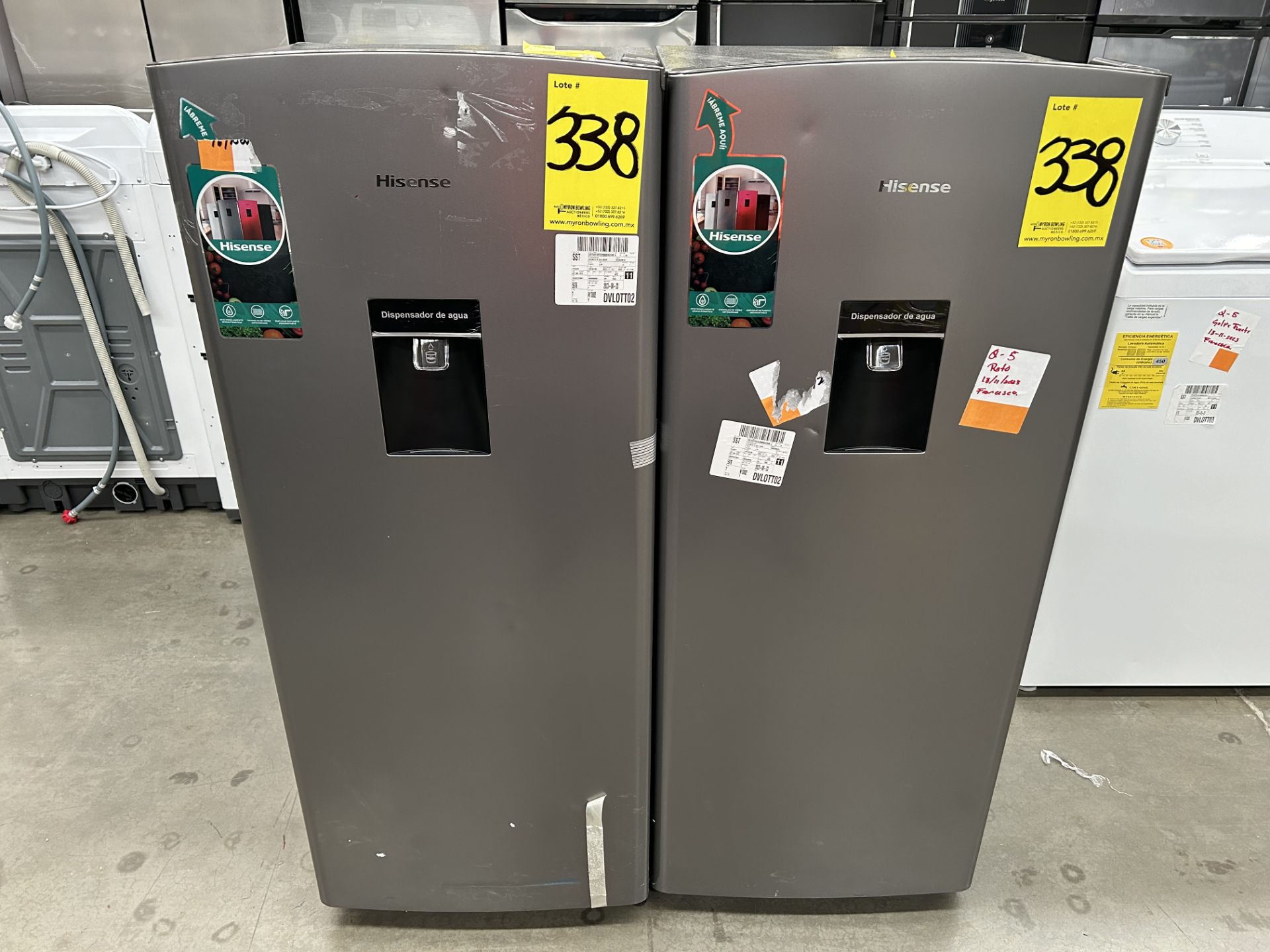 Lote de 2 refrigeradores contiene: 1 Refrigerador con dispensador de agua Marca HISENSE, Modelo RR6