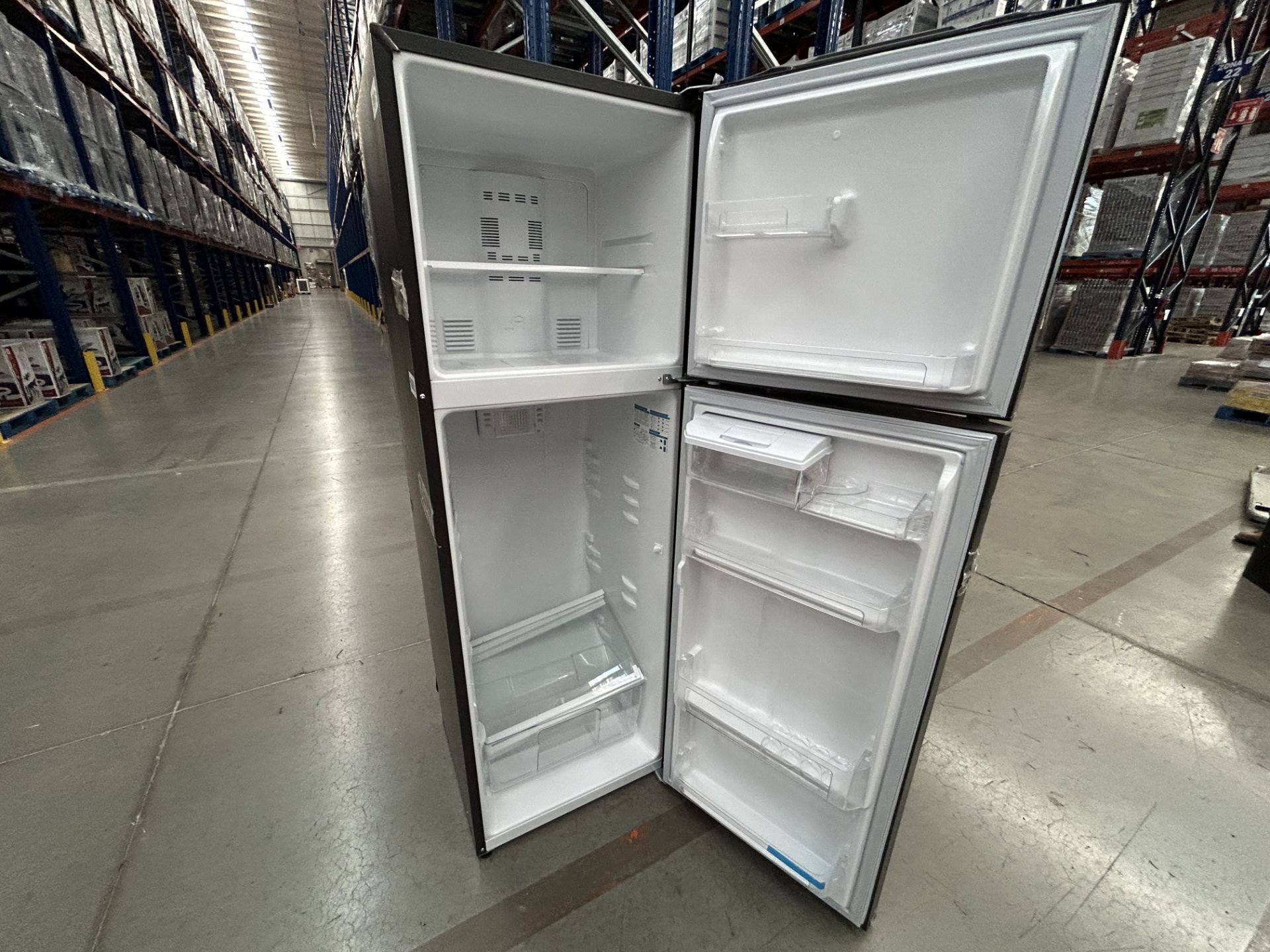 Lote de 2 refrigeradores contiene: 1 Refrigerador con dispensador de agua Marca MABE, Modelo RME360 - Image 5 of 6