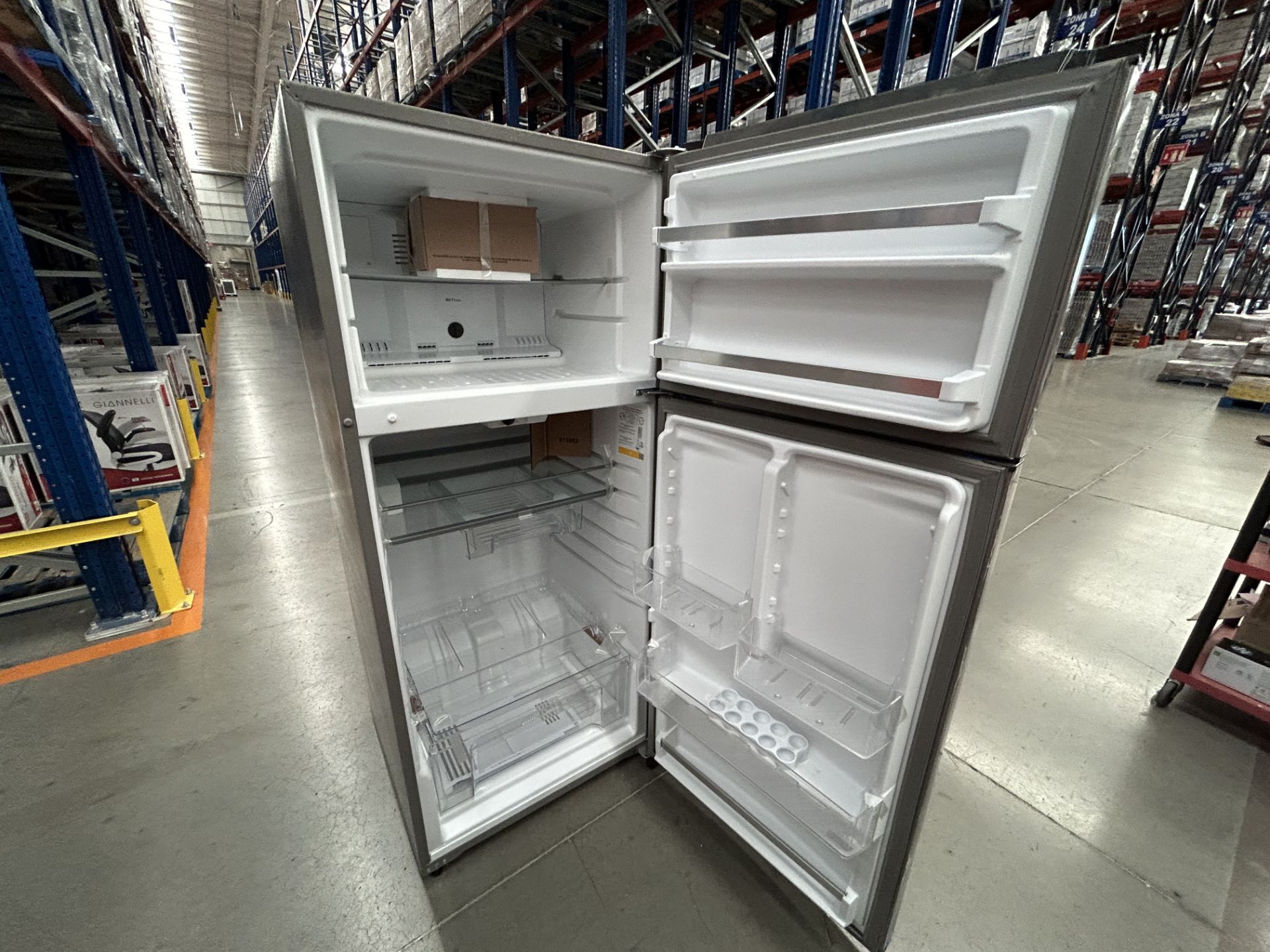 Lote de 2 refrigeradores contiene; 1 Refrigerador sin Dispensador de Agua Marca WHIRLPOOL, Modelo W - Image 5 of 6