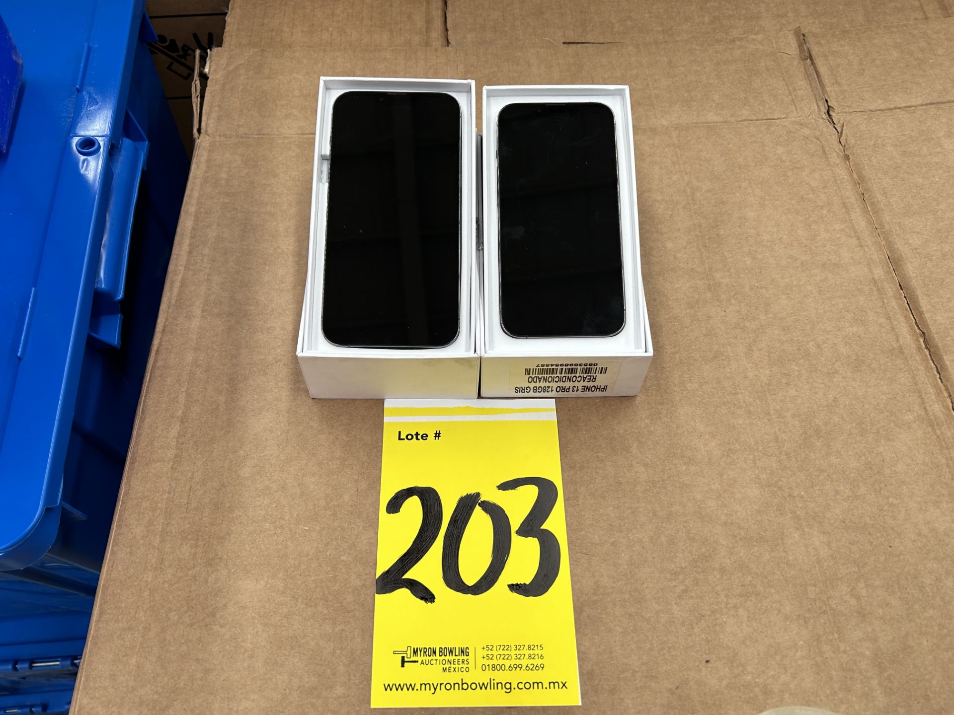 Lote de 2 celulares contiene: 1 iPhone 13 PRO-MAX, de 256 GB, Color GRIS (no enciende); 1 iPhone 13