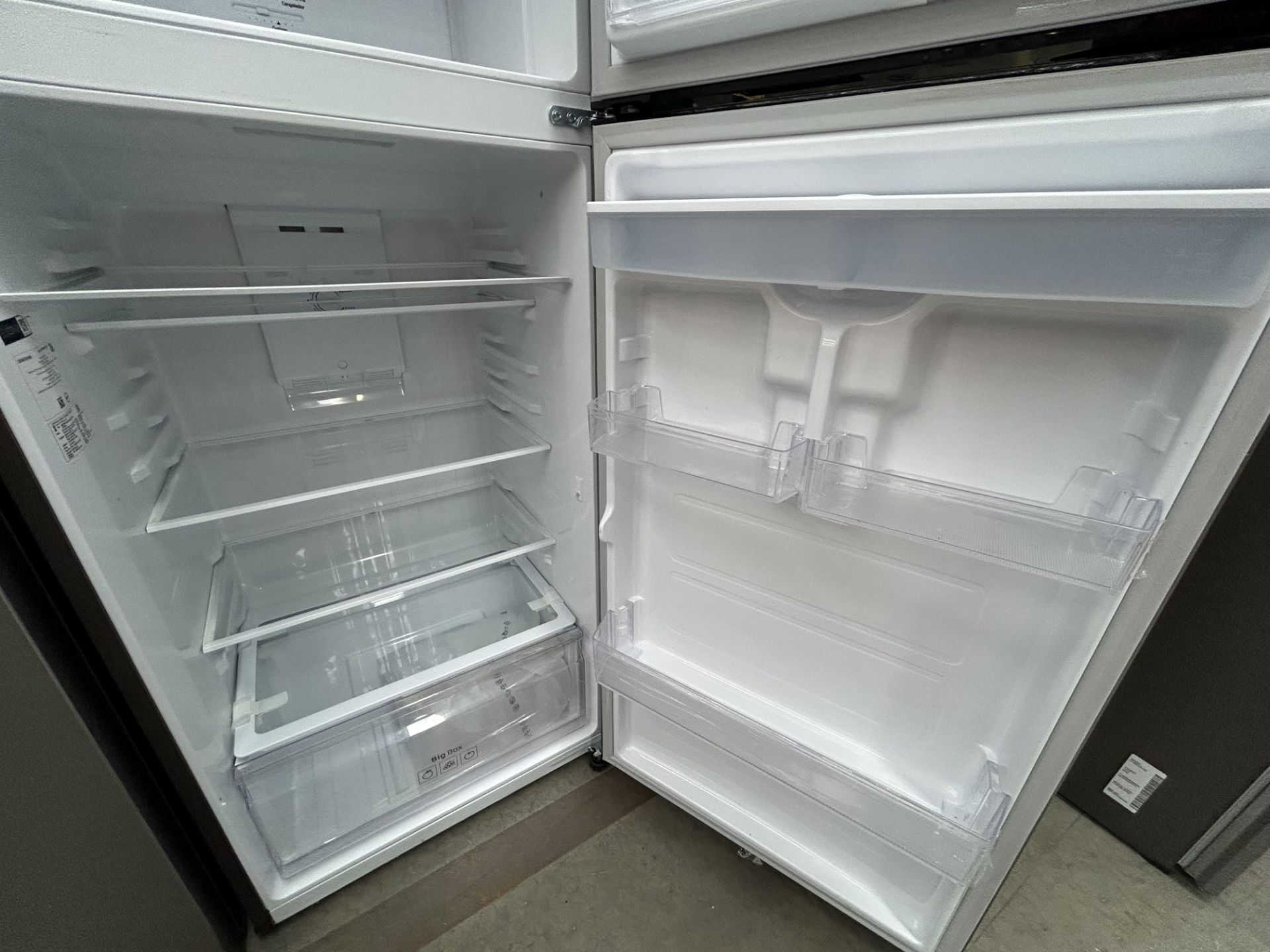 Lote de 2 refrigeradores contiene: 1 Refrigerador con dispensador de agua Marca SAMSUNG, Modelo RT4 - Image 6 of 7