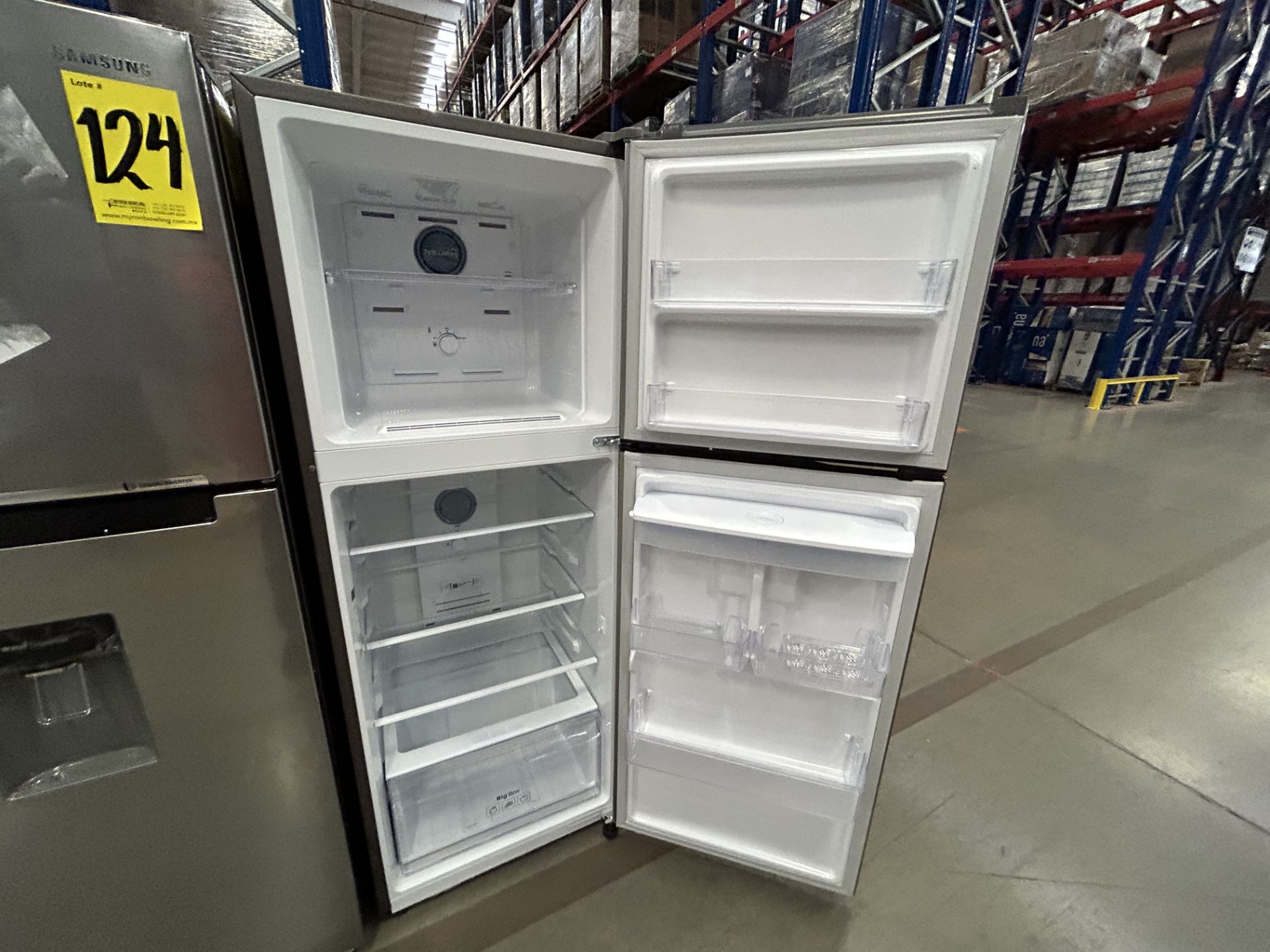 Lote de 2 refrigeradores contiene: 1 Refrigerador con dispensador de agua Marca SAMSUNG, Modelo RT2 - Image 4 of 6