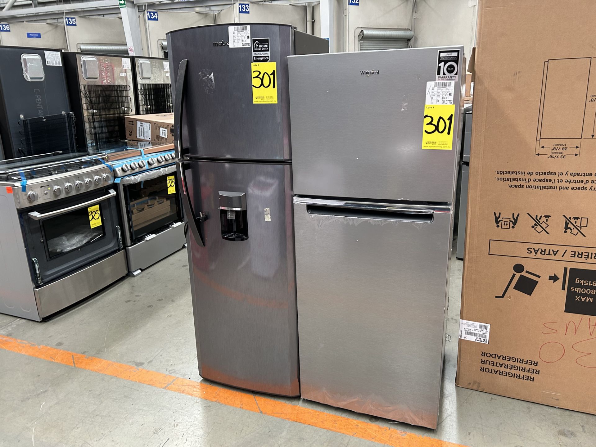 Lote de 2 refrigeradores contiene: 1 Refrigerador con dispensador de agua Marca MABE, Modelo RMA250 - Image 2 of 6