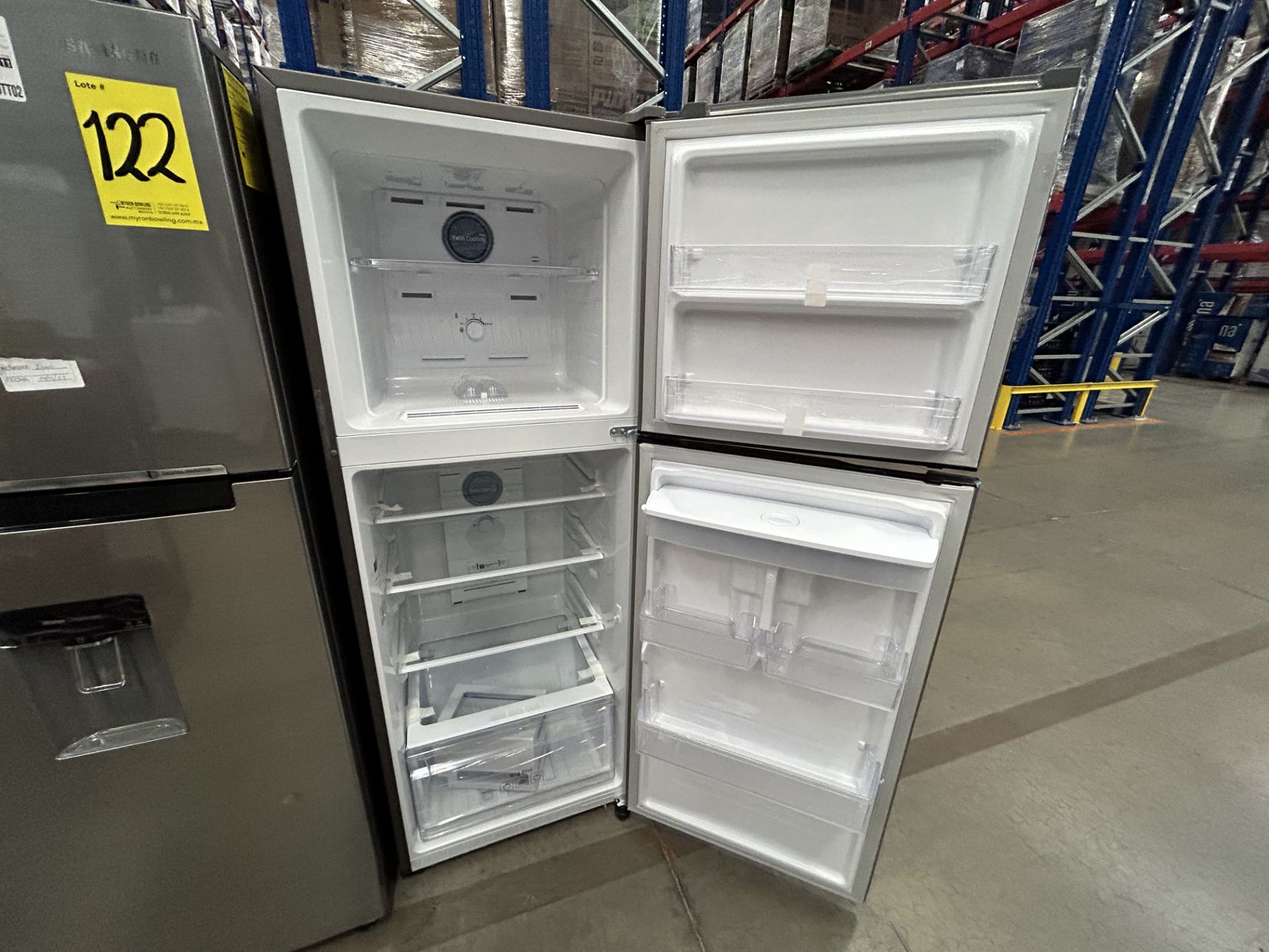 Lote de 2 refrigeradores contiene: 1 Refrigerador con dispensador de agua Marca SAMSUNG, Modelo RT2 - Image 4 of 6