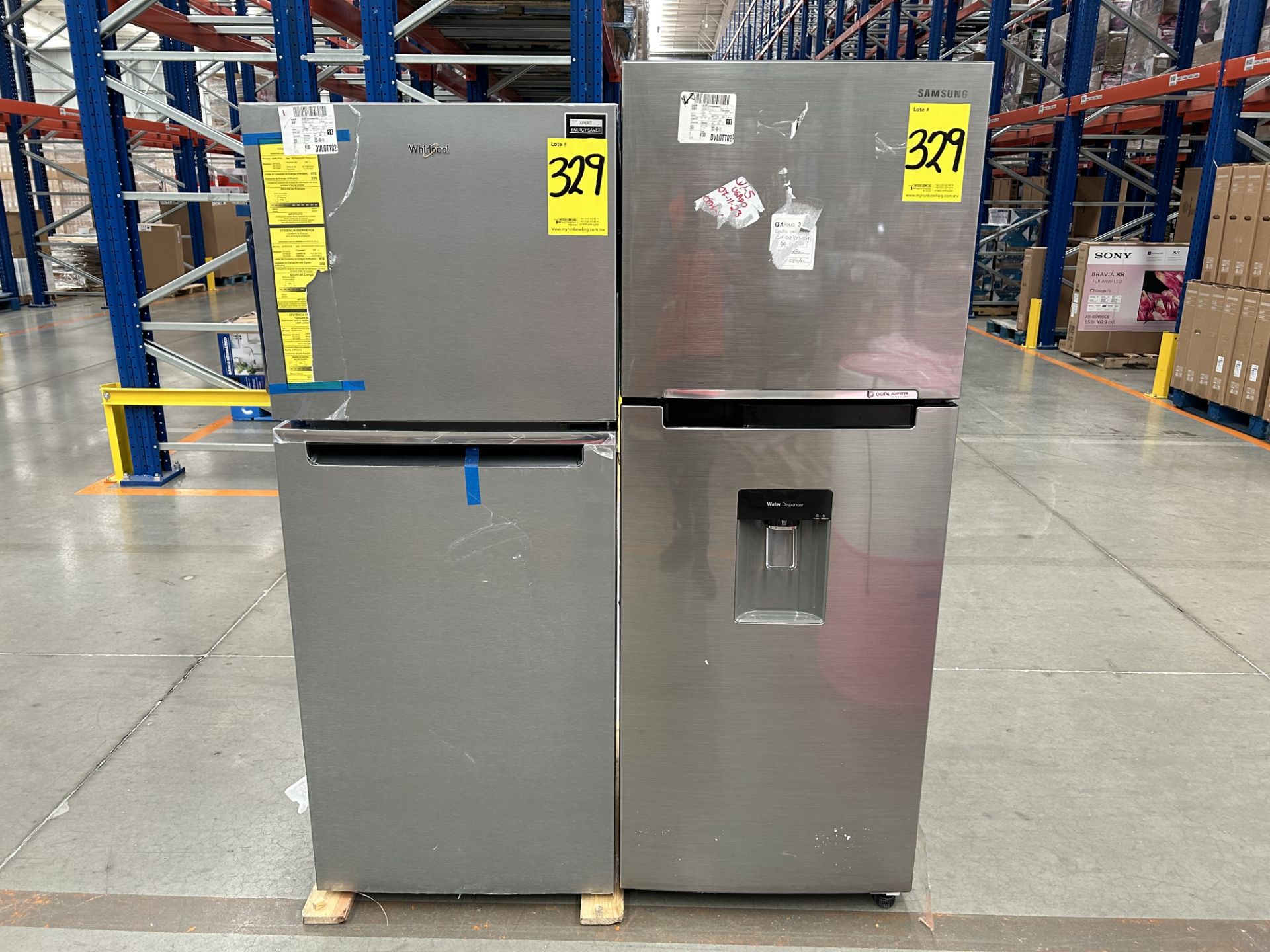 Lote de 2 refrigeradores contiene: 1 Refrigerador con dispensador de agua Marca SAMSUNG, Modelo RT2