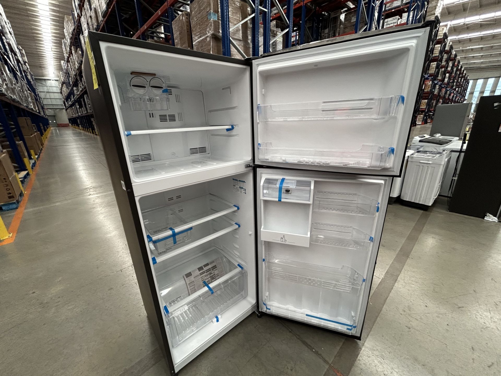 Lote de 2 refrigeradores contiene: 1 Refrigerador con dispensador de agua Marca MABE, Modelo RMS510 - Image 5 of 6