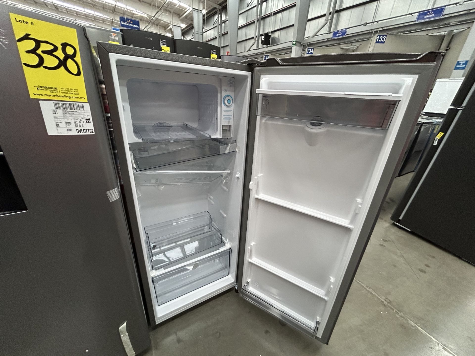 Lote de 2 refrigeradores contiene: 1 Refrigerador con dispensador de agua Marca HISENSE, Modelo RR6 - Image 4 of 6