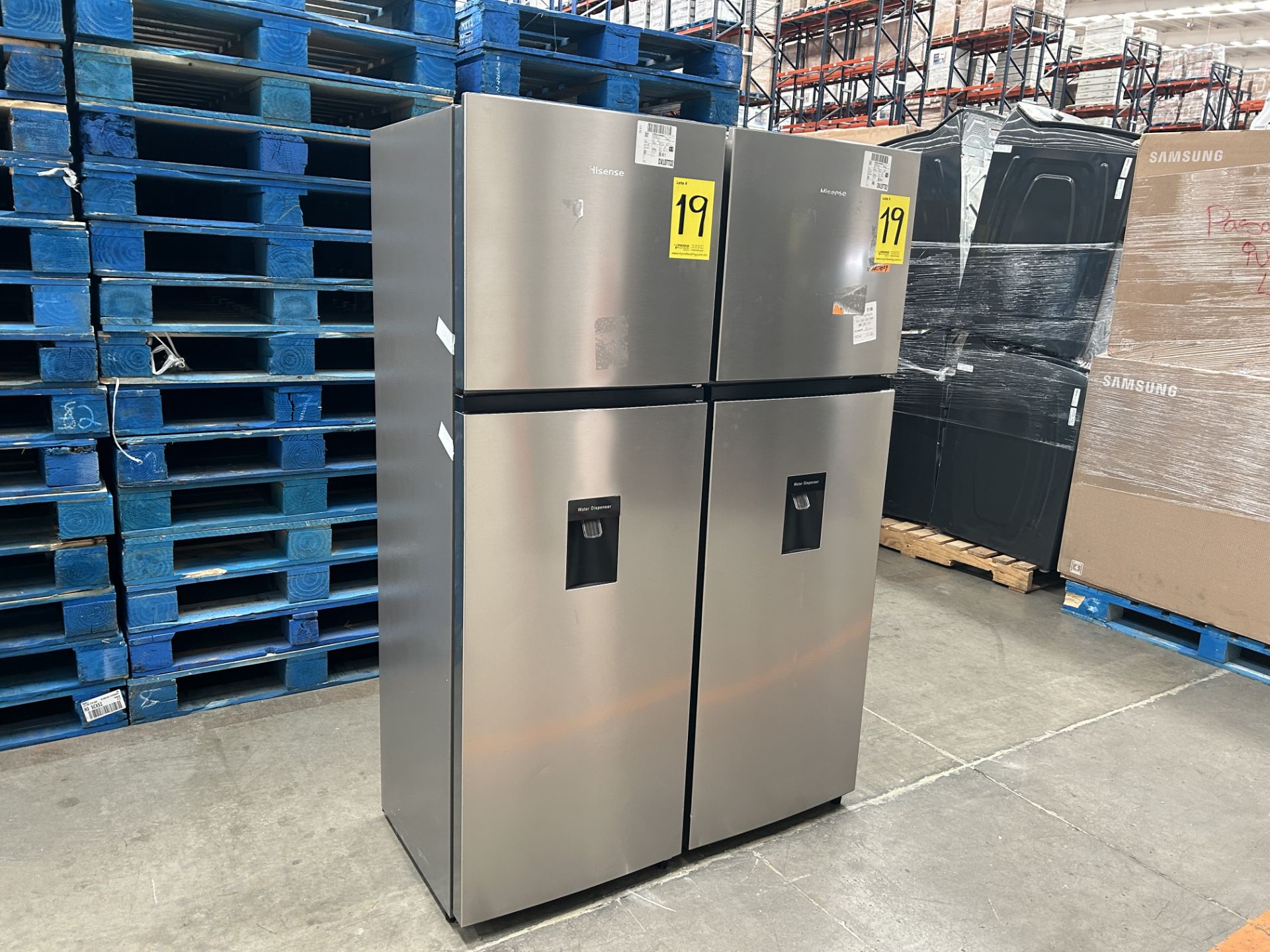 Lote de 2 refrigeradores contiene: 1 Refrigerador con dispensador de agua Marca HISENSE, Modelo RT9 - Image 3 of 6