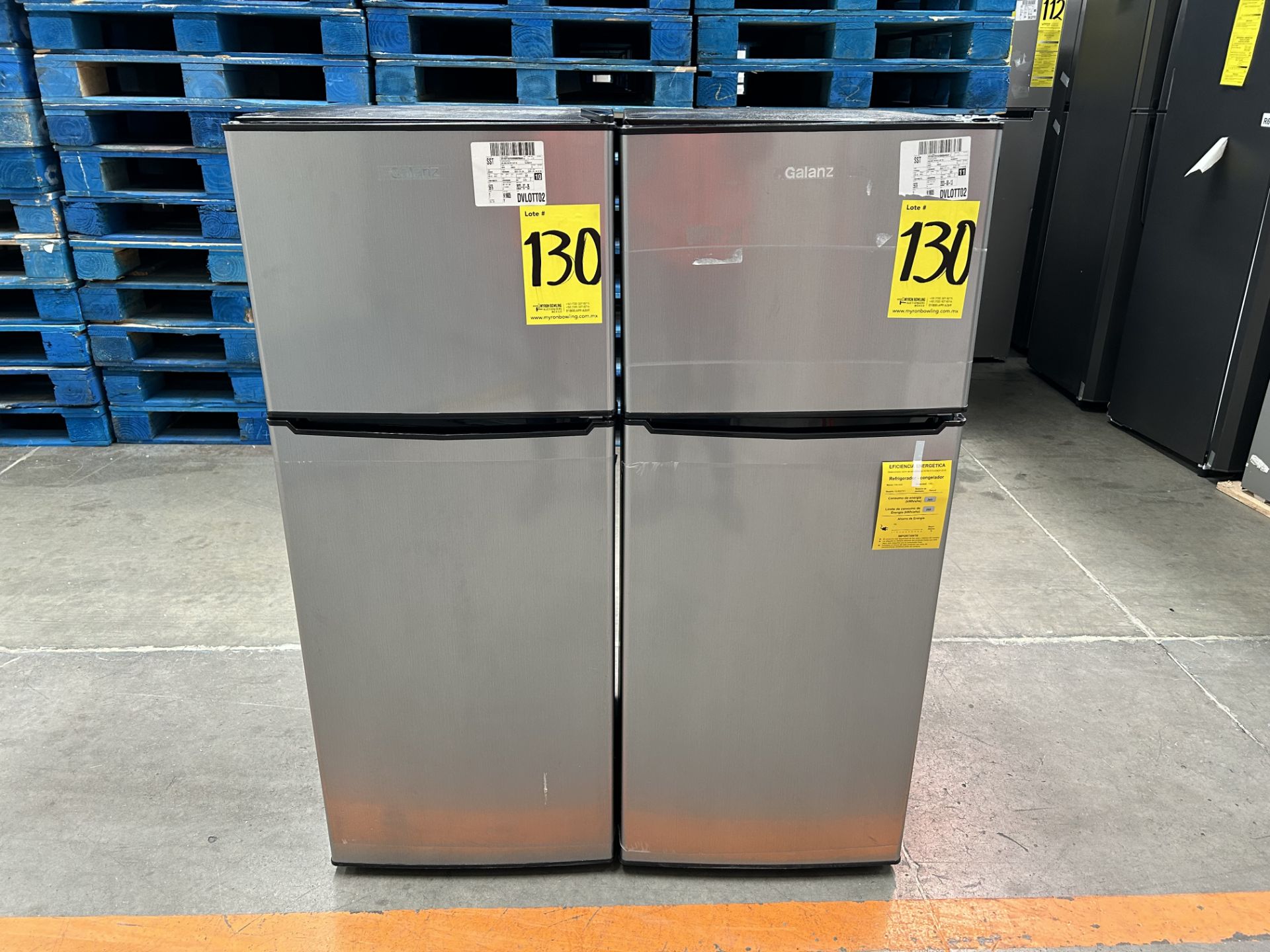 Lote de 2 refrigeradores contiene: 1 Refrigerador Marca GALANZ, Modelo GLR55TS1, Serie 06723, Color