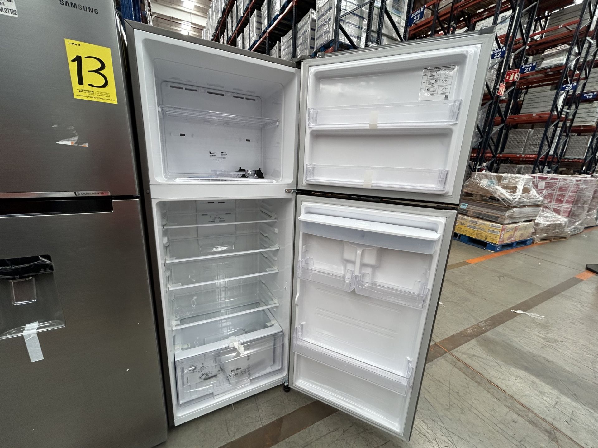 Lote de 2 refrigeradores contiene: 1 Refrigerador con dispensador de agua Marca SAMSUNG, Modelo RT3 - Image 4 of 6