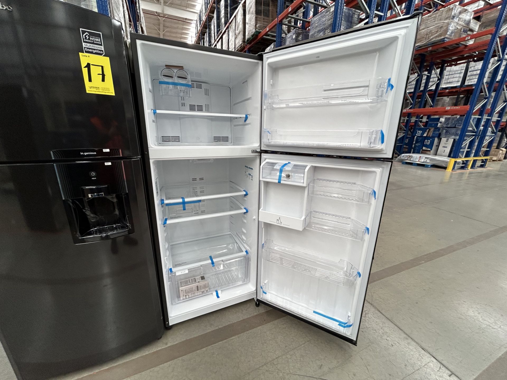 Lote de 2 refrigeradores contiene: 1 Refrigerador con dispensador de agua Marca MABE, Modelo RMS510 - Image 4 of 6
