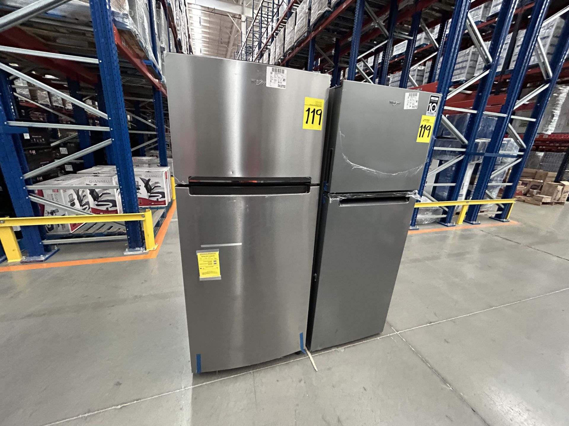 Lote de 2 refrigeradores contiene; 1 Refrigerador sin Dispensador de Agua Marca WHIRLPOOL, Modelo W - Image 3 of 6