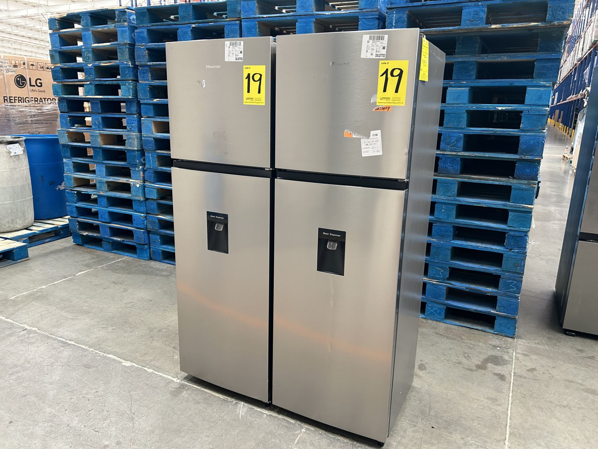 Lote de 2 refrigeradores contiene: 1 Refrigerador con dispensador de agua Marca HISENSE, Modelo RT9 - Image 2 of 6