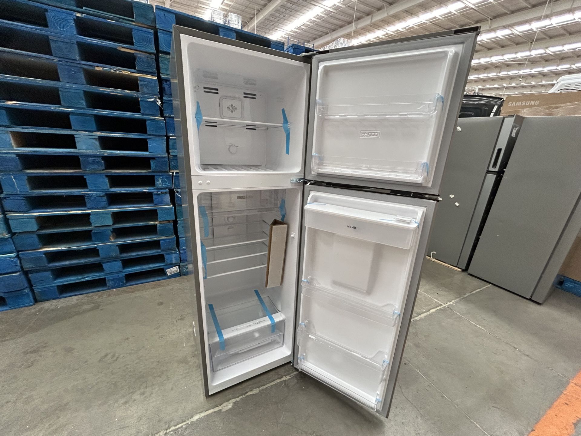 Lote de 2 refrigeradores contiene: 1 Refrigerador con dispensador de agua Marca Whirlpool - Image 5 of 6