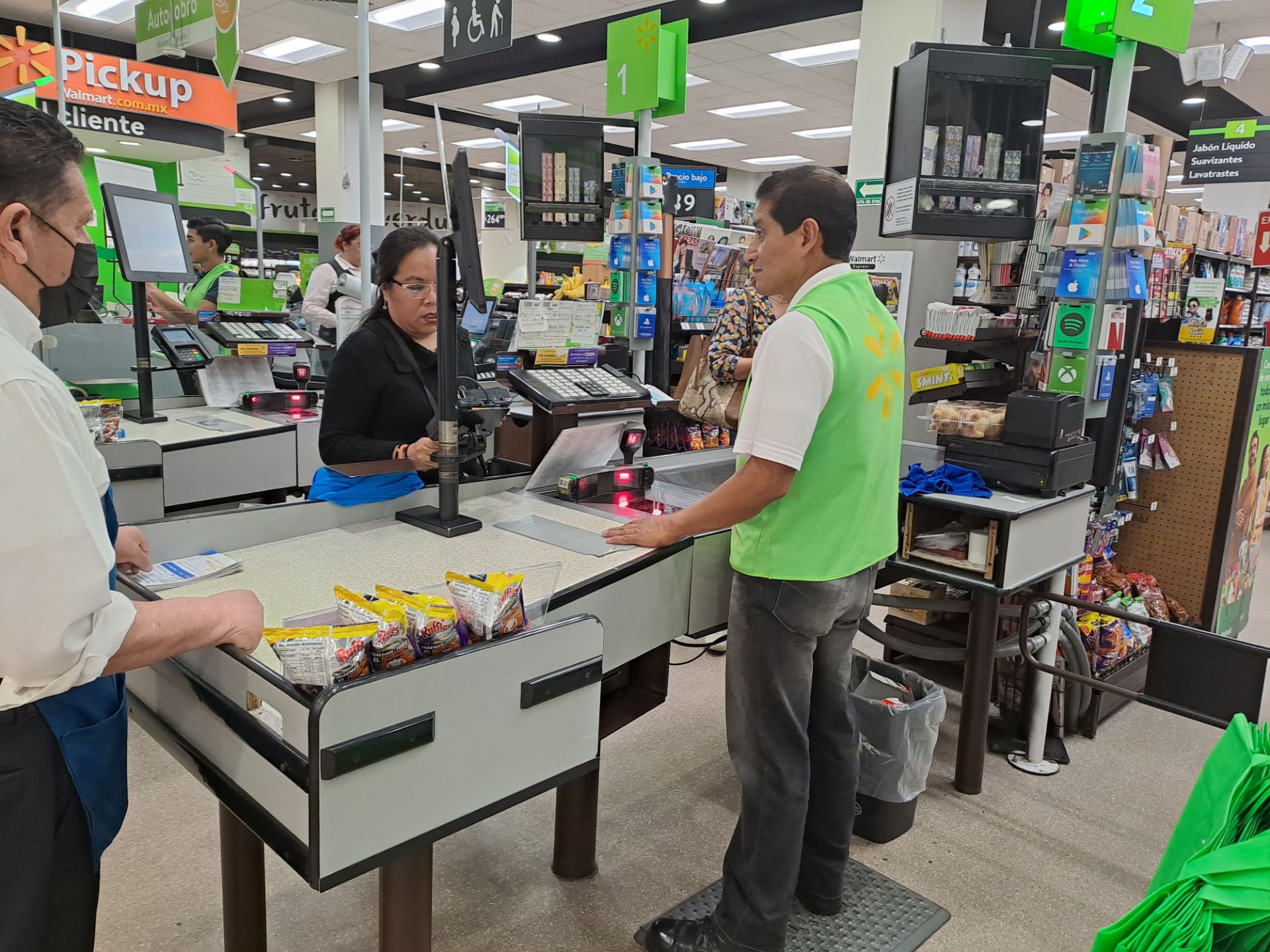 (Pago y remoción urgente) 1 Mueble checkout de madera con banda; Incluye punto de venta (teclado, m - Image 4 of 9