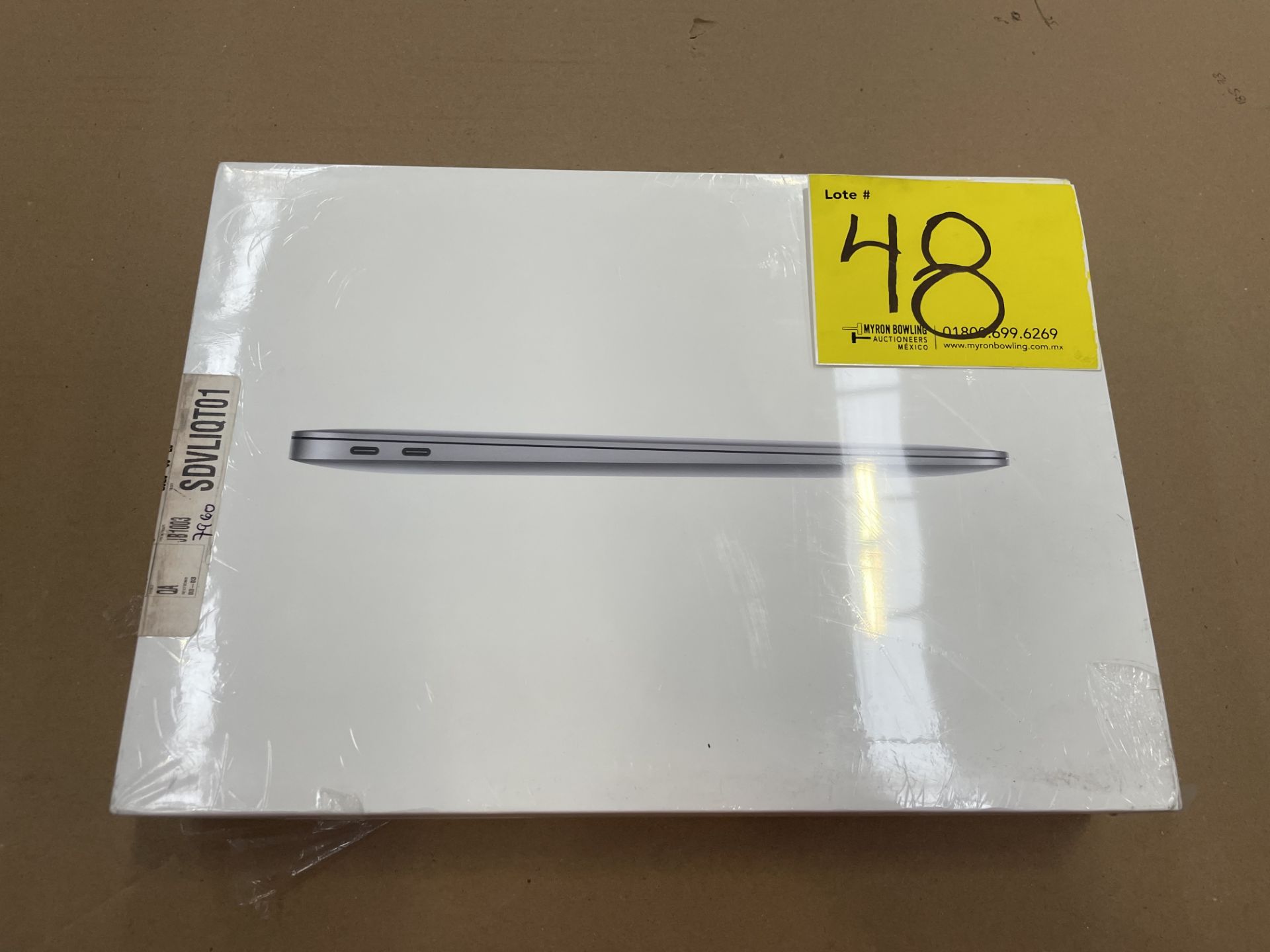 (Nuevo) Lote de 1 MacBook Air de 13", Memoria unificada de 8GB, SSD de 256 GB, Serie FVFJKFHEQ6L4,