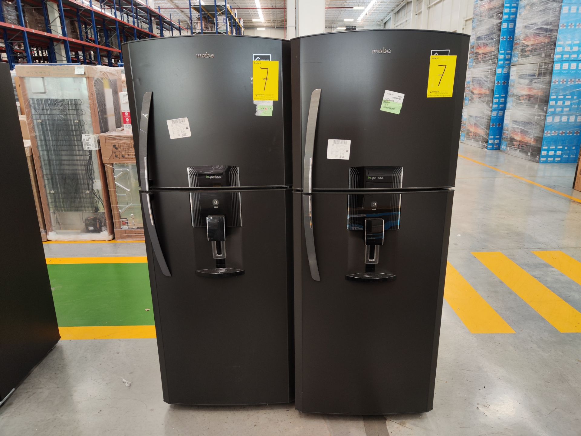 Lote de 2 refrigeradores contiene: 1 refrigerador con dispensador de agua Marca MABE, Modelo RME360