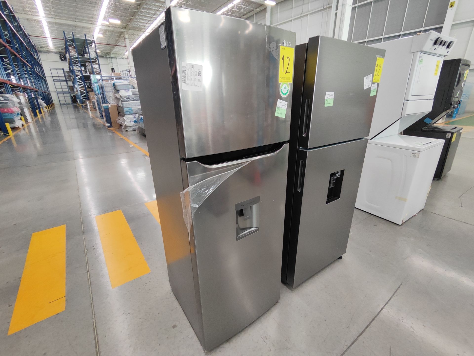 Lote de 2 refrigeradores contiene: 1 refrigerador con dispensador de agua Marca LG, Modelo GT32WDC, - Bild 3 aus 8