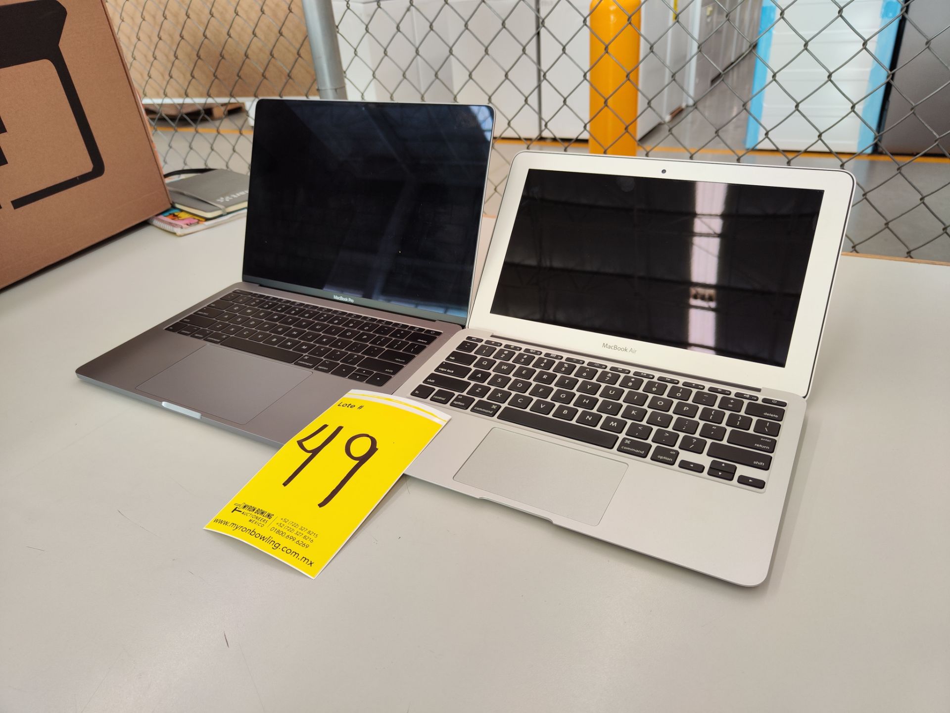 Lote de 2 laptops contiene: 1 MacBook air de 128GB; 1 MacBook pro de 128 GB (No se asegura su funci - Bild 2 aus 7