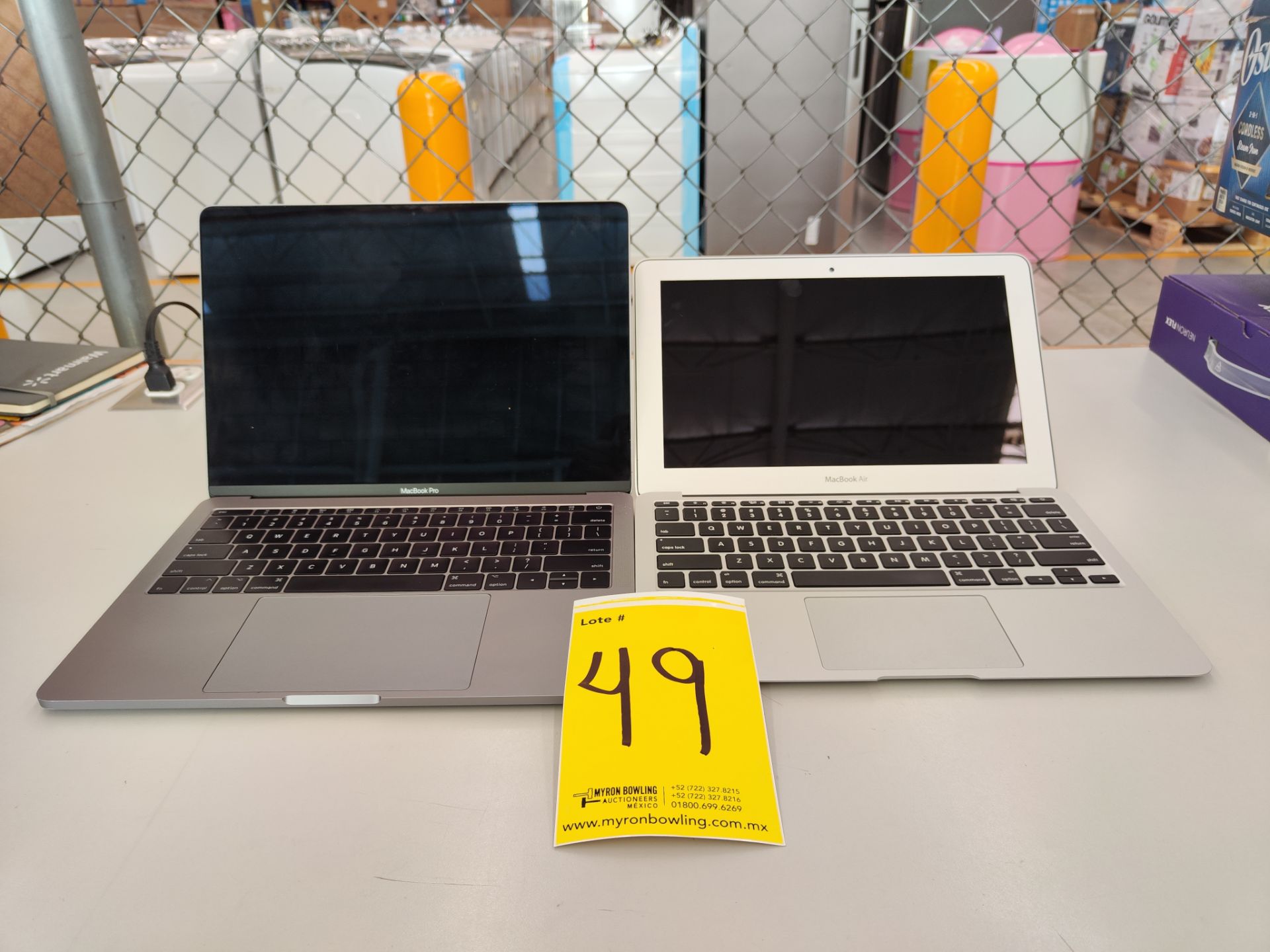 Lote de 2 laptops contiene: 1 MacBook air de 128GB; 1 MacBook pro de 128 GB (No se asegura su funci