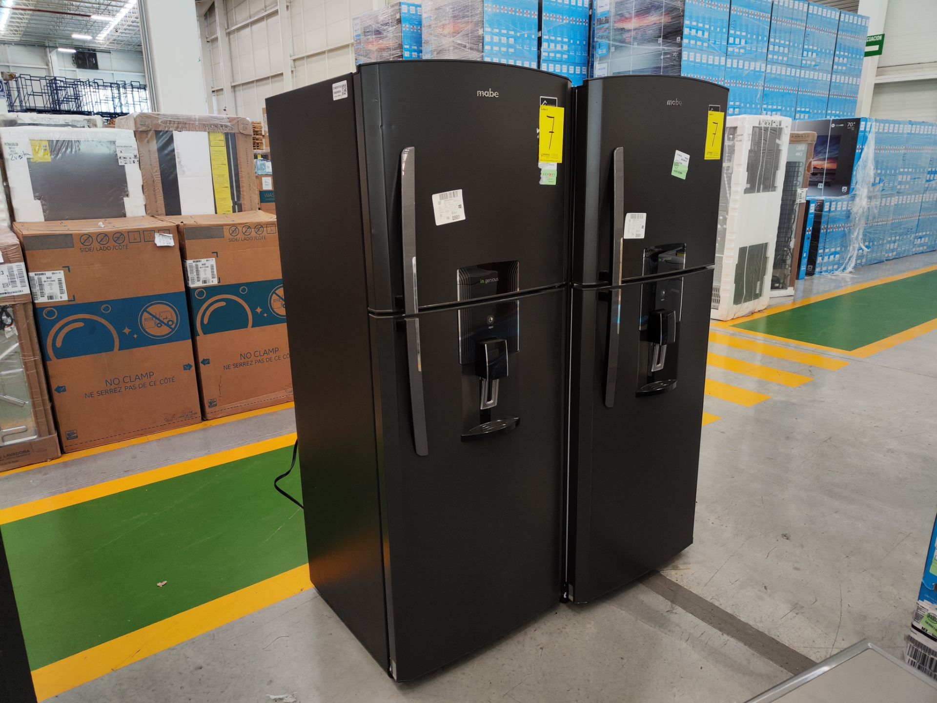Lote de 2 refrigeradores contiene: 1 refrigerador con dispensador de agua Marca MABE, Modelo RME360 - Bild 2 aus 8