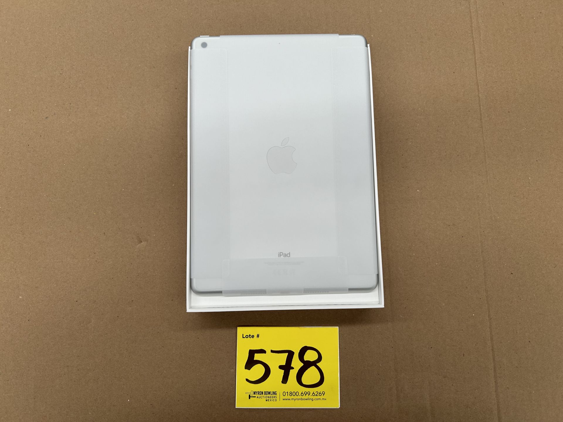 (Nuevo) Lote de 1 iPad 9a generación de 64 GB, Serie M4HW5N, Color PLATA (Favor de Inspeccionar) - Image 2 of 6