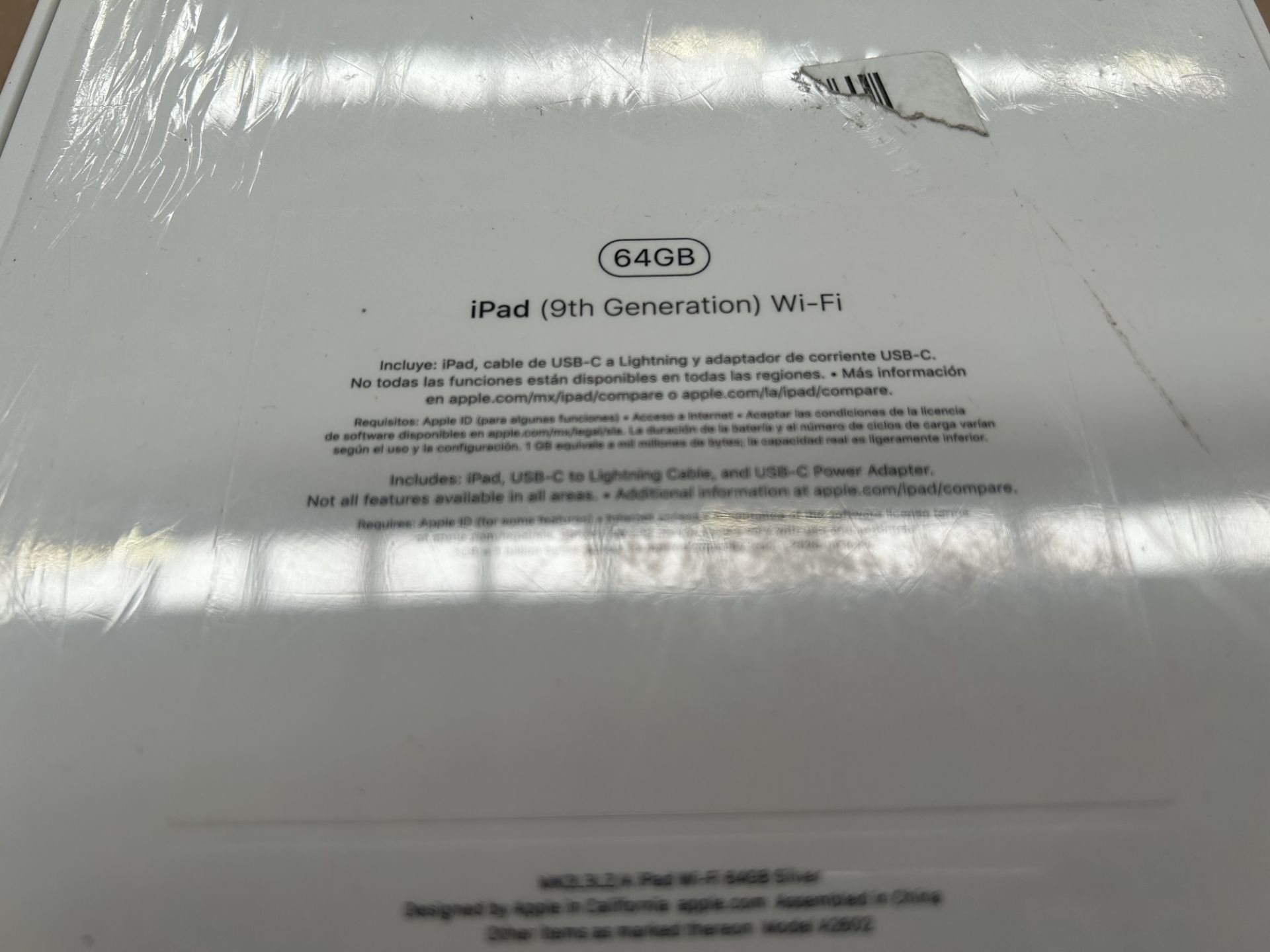 (Nuevo) Lote de 1 iPad 9a generación, de 64 GB, Serie XLFQR, Color PLATEADO (Sellada, favor de insp - Image 3 of 4