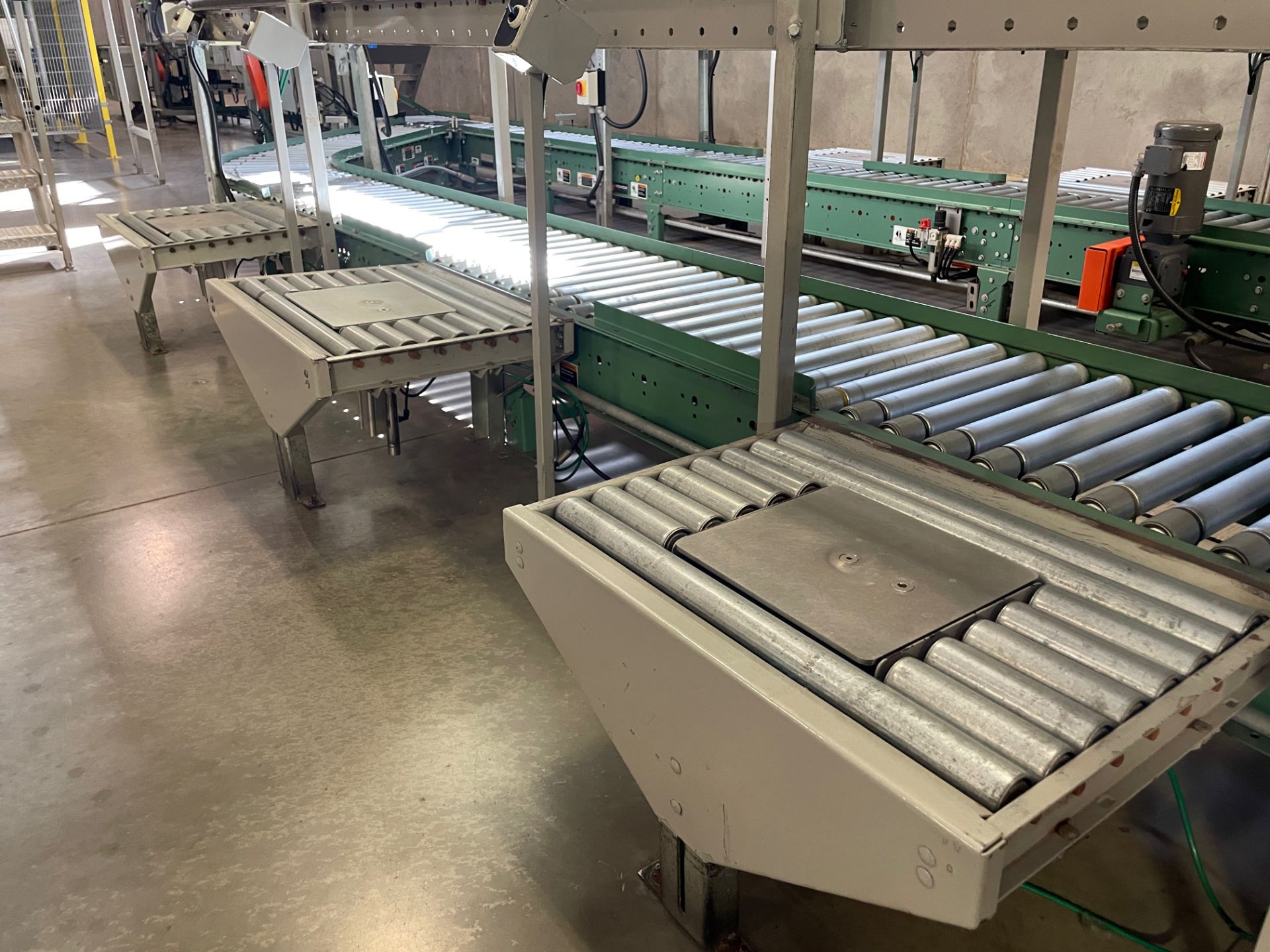 Packoff Conveyors with (3) Case Lifts, Powered Roller Conveyor, Belt - Subj to Bulk | Rig Fee $600 - Image 3 of 10