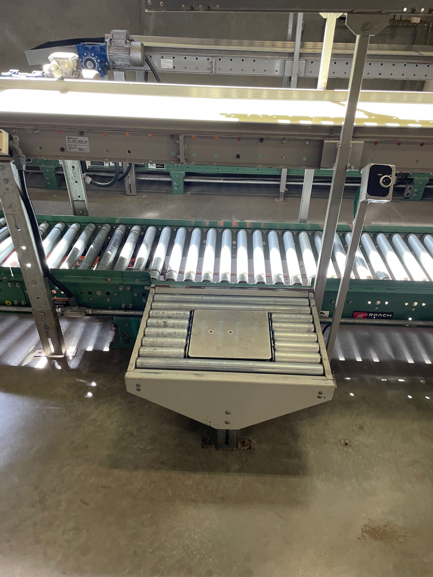 Packoff Conveyors with (3) Case Lifts, Powered Roller Conveyor, Belt - Subj to Bulk | Rig Fee $600 - Image 7 of 10