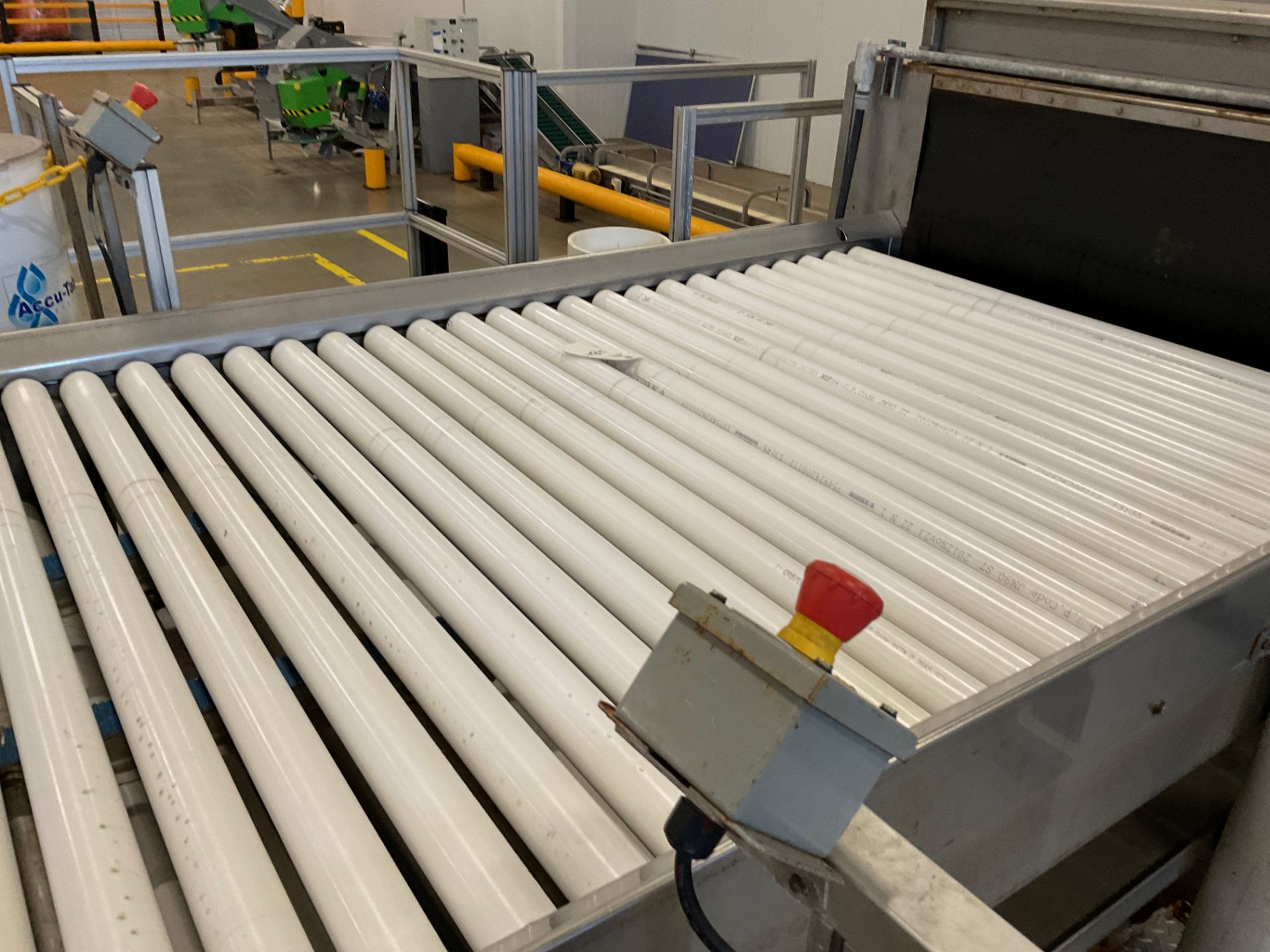 Elevating Roller Conveyor w/ Stainless Steel Flume Dump Tank, w/ Driv - Subj to Bulk | Rig Fee $850 - Image 4 of 6