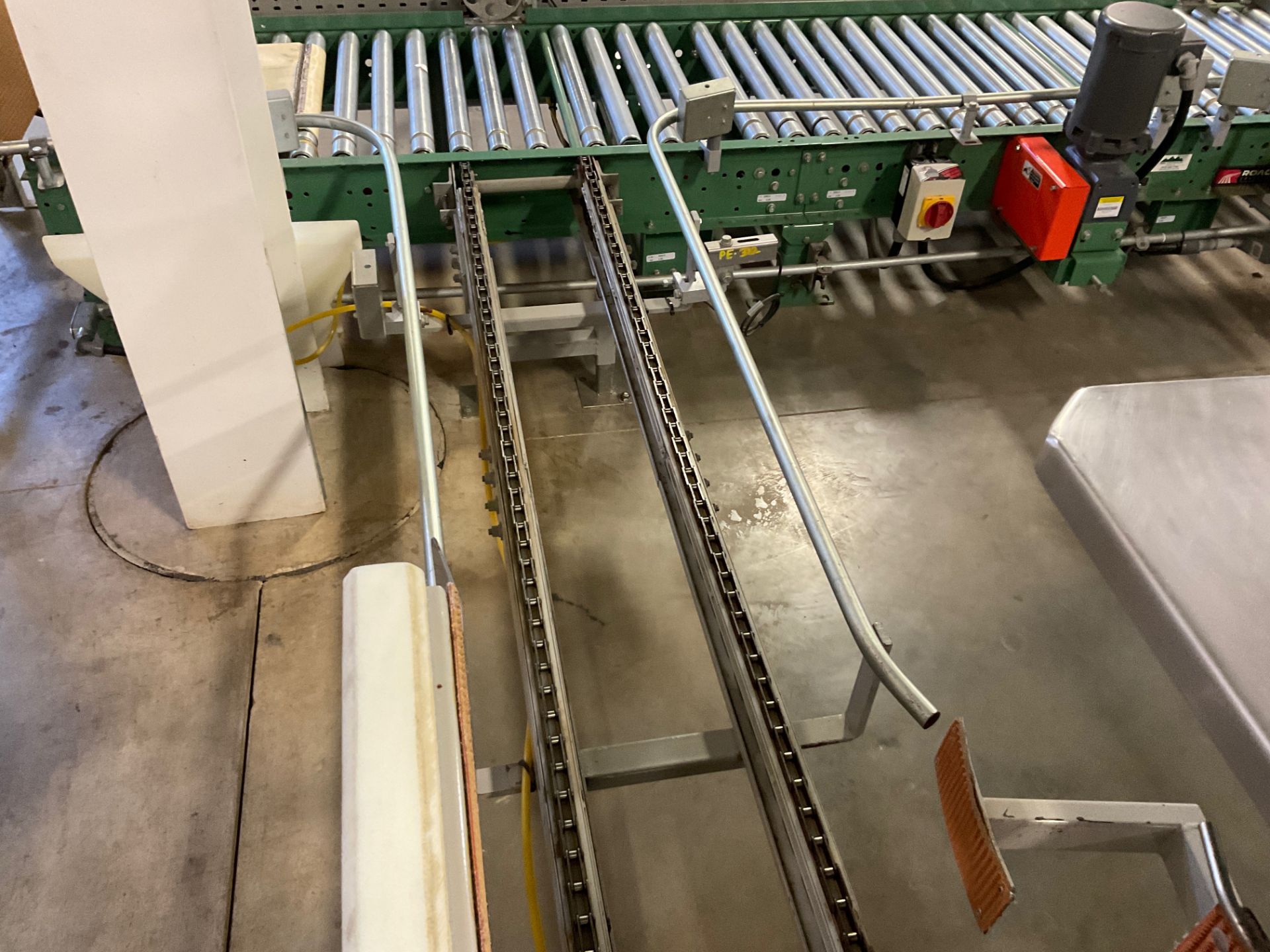 Tray Lifter & Chain Conveyor Section, Approx Dims: 20in W Belt x 7ft - Subj to Bulk | Rig Fee $300 - Image 4 of 4