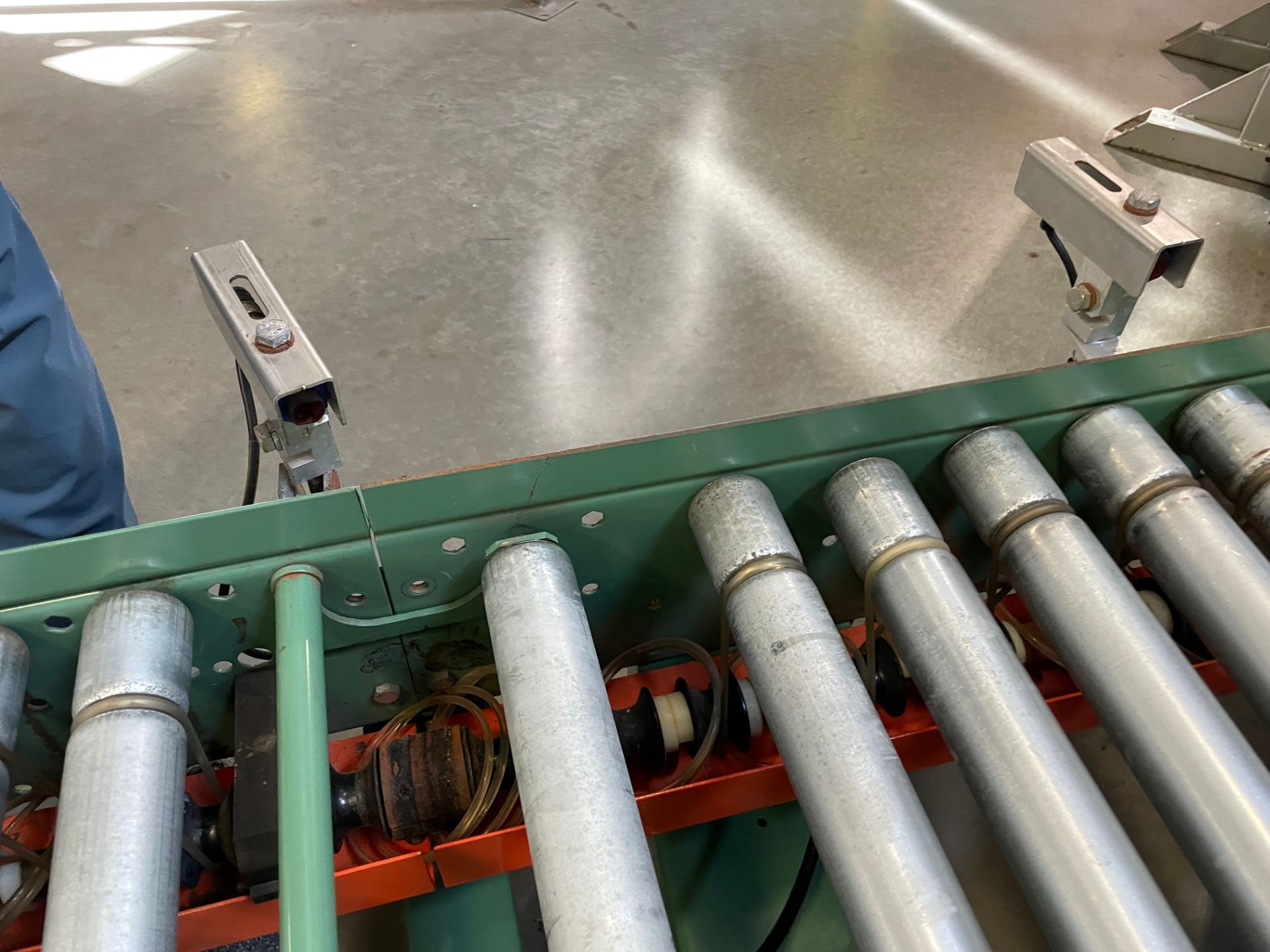 Packoff Conveyors with (3) Case Lifts, Powered Roller Conveyor, Belt - Subj to Bulk | Rig Fee $600 - Image 10 of 10