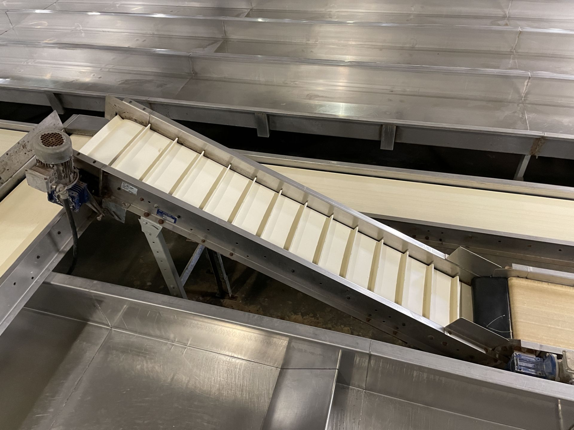 Pleated Elevator Conveyor, Approx 16in W x 8ft OAL - Subj to Bulk | Rig Fee $400