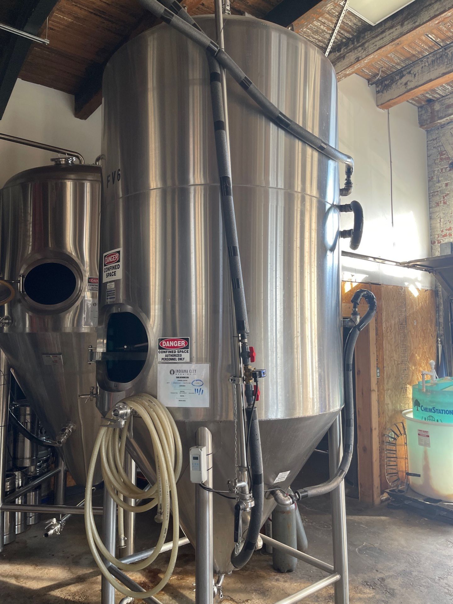 JV Northwest 30 BBL Stainless Steel Fermentation Tank (Approx: 5'6" x 13') | Rig Fee $1000