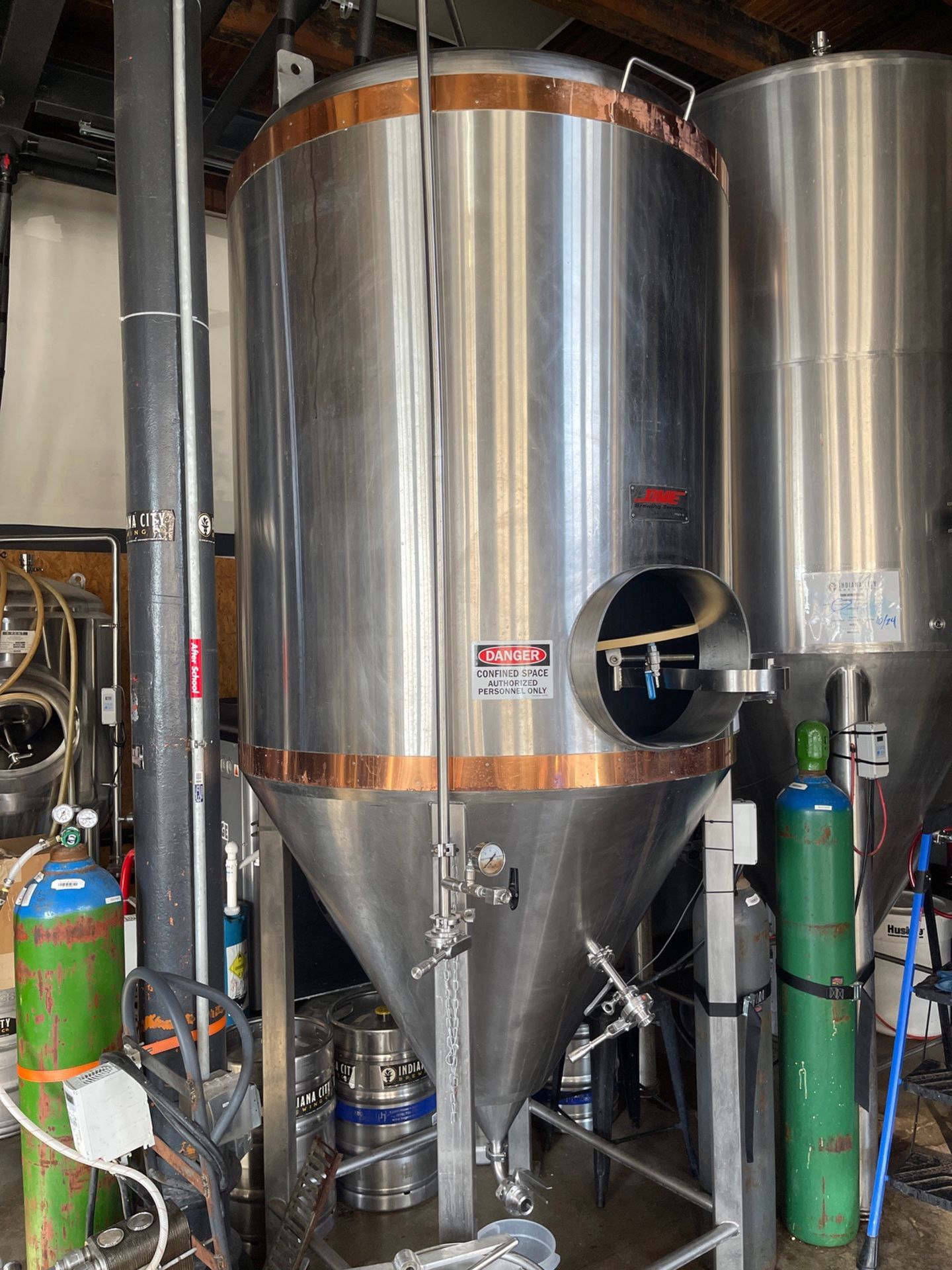 DME 20 BBL Stainless Steel Fermentation Tank (Approx: 4'6" x 11') | Rig Fee $750