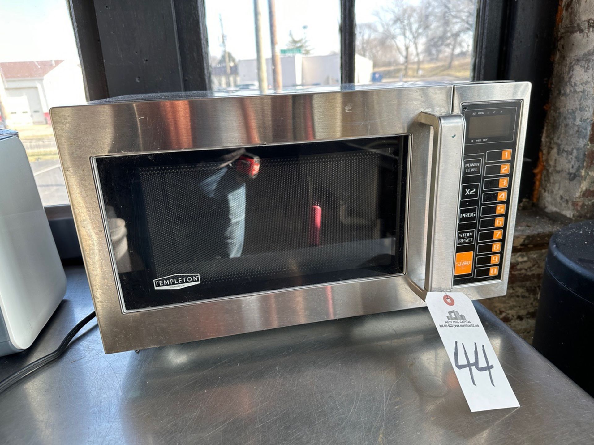Templeton 1000W Commercial Microwave Oven, Model AFA-GMW-002 | Rig Fee $20