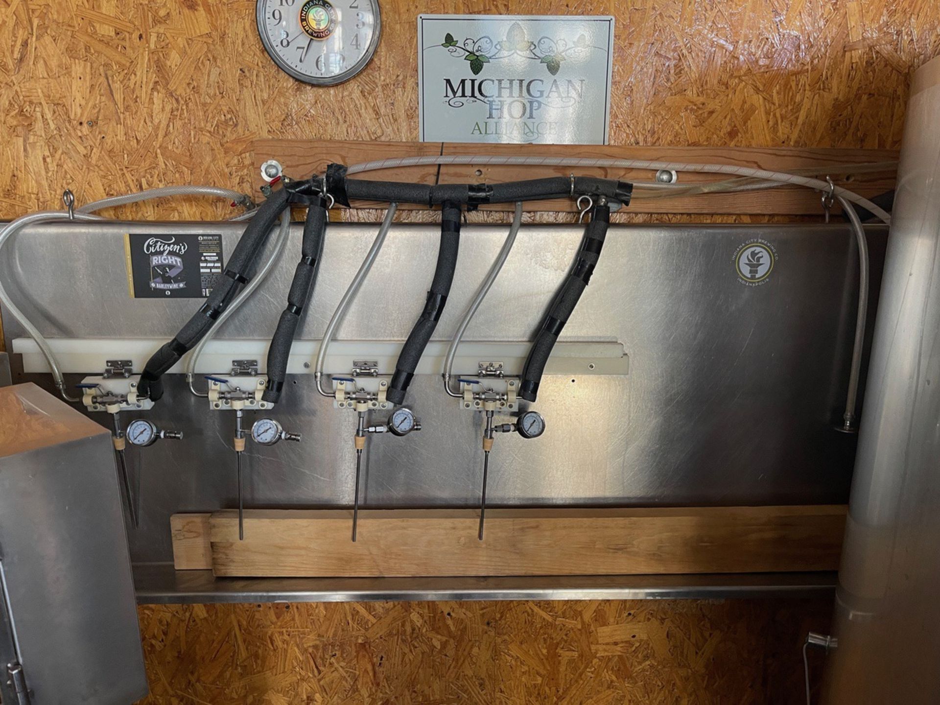 4 Head Counter Pressure Filling Station with Stainless Steel Trough | Rig Fee $250 - Image 2 of 2