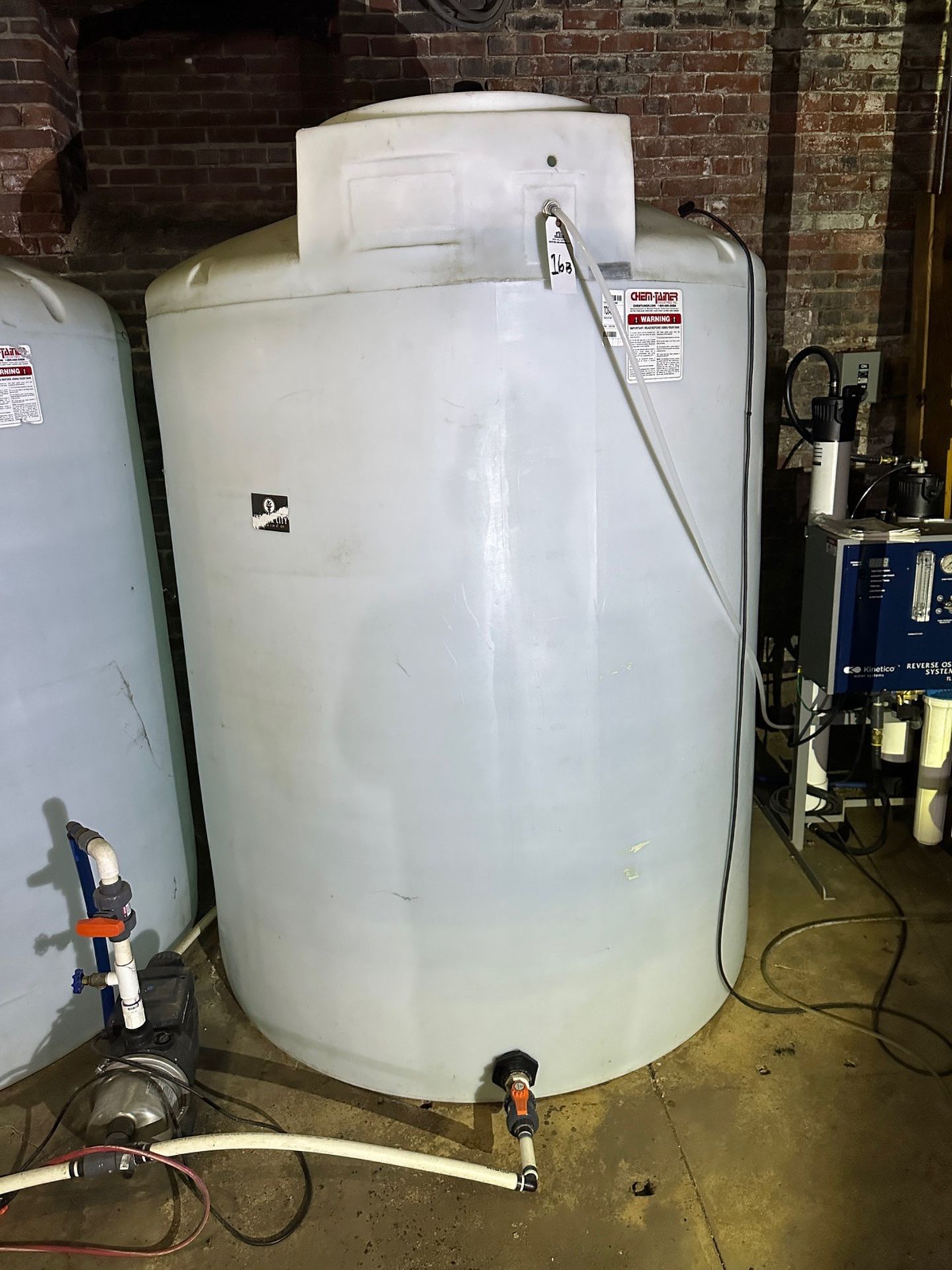 1000 Gallon Chemtainer Water Tank - Subj to Bulk | Rig Fee $250