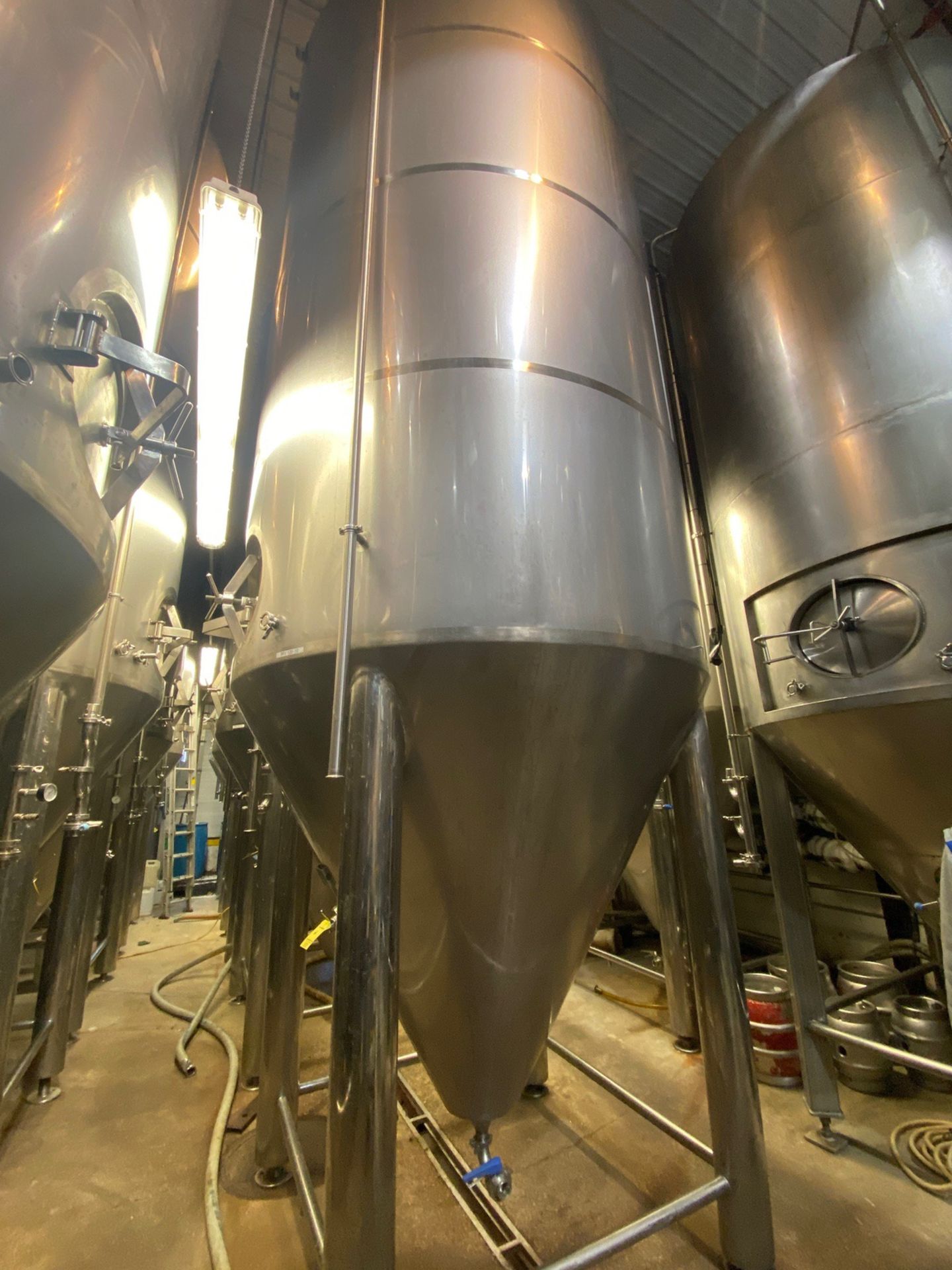 2016 Allied Beverage Tank (ABT) 120BBL Fermenter s/n FV1599, Approx Dims: 7ft-6in OD | Rig Fee $3150