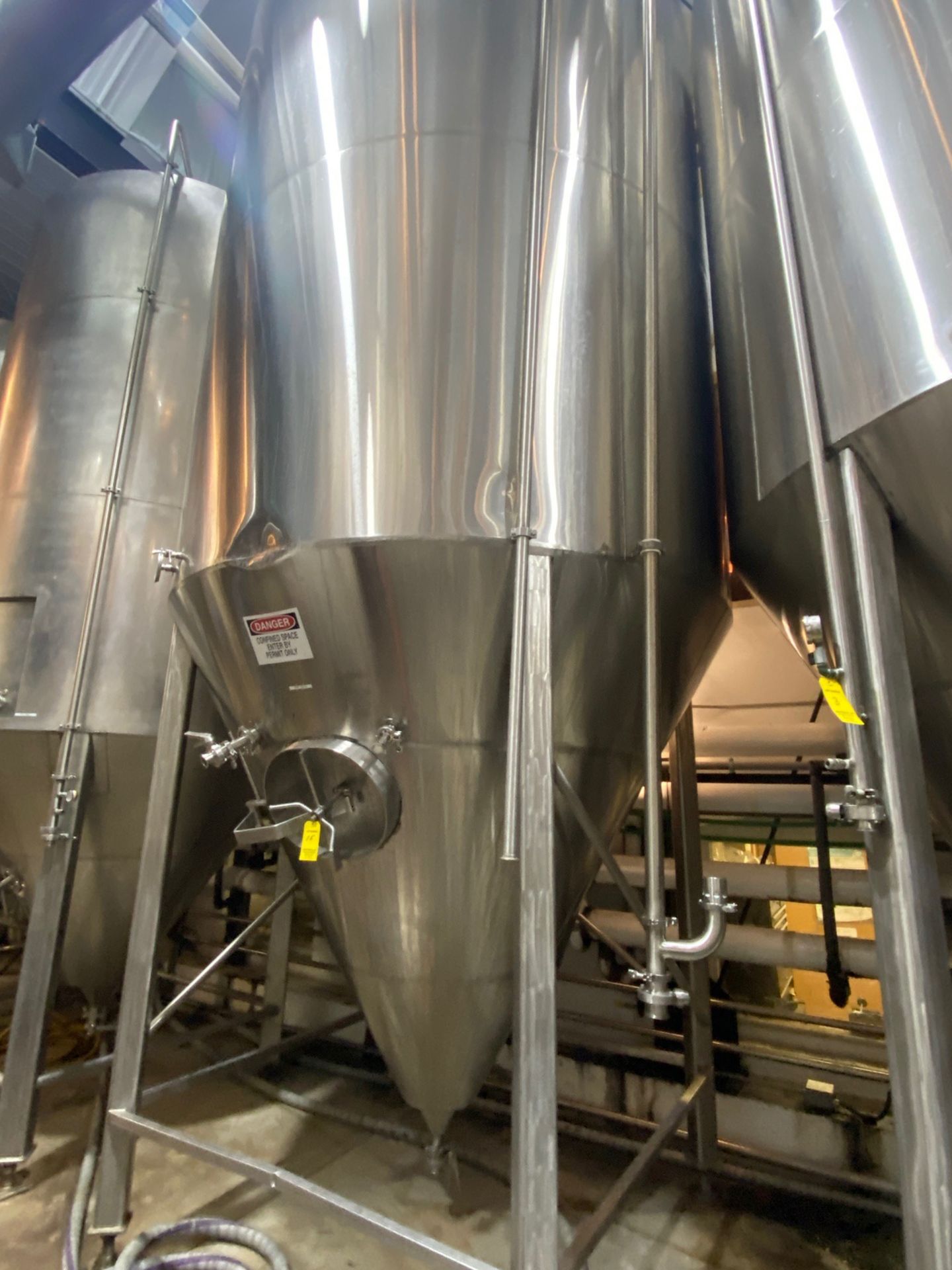 120 BBL Fermenter , Approx Dims: 8ft-6in OD x 20ft OAH | Rig Fee $3150