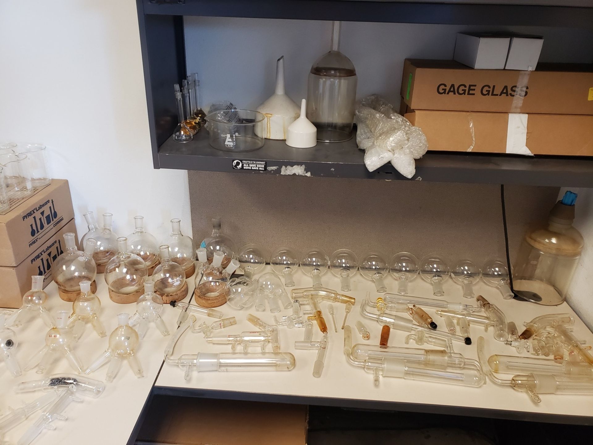 Lot of Laboratory Glassware | Rig Fee $75 - Image 2 of 4