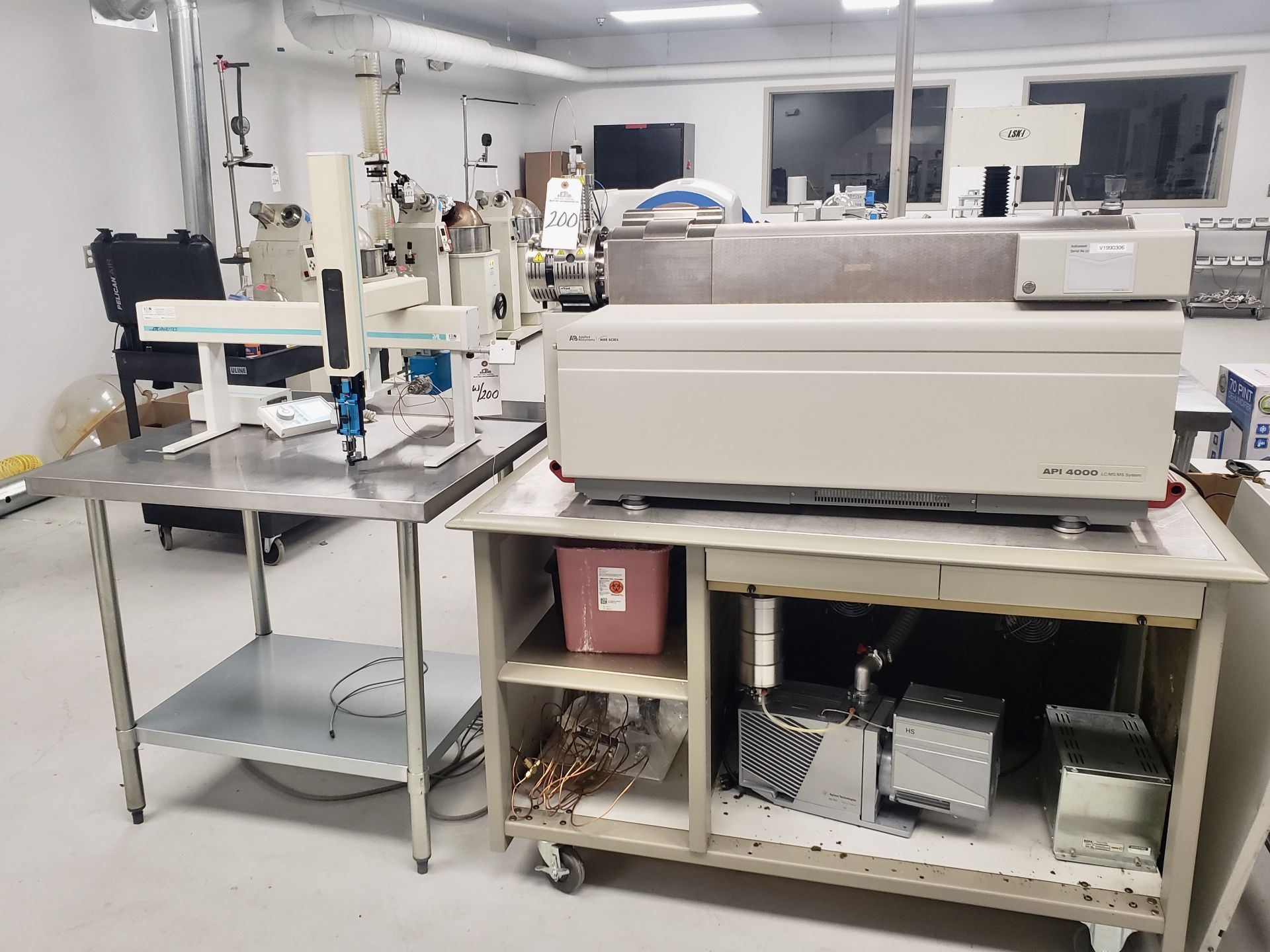 MDS Sciex Mass /Spectrometer, M# API 4000 LC/MS/MS System, Assy# 1005760, S/N V1990 | Rig Fee $350