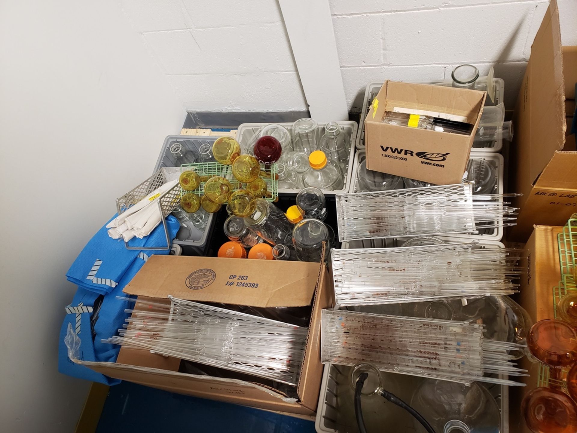 Lot of (2) Pallets Laboratory Glassware - Image 2 of 4