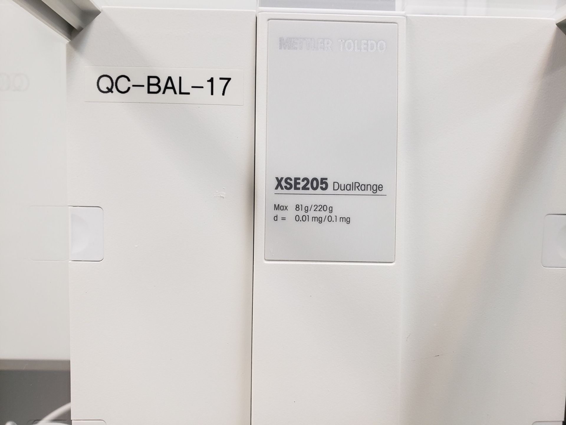 Mettler Toledo DualRange Precisions Balance Scale, M# XSE205DU, S/N B504514691, W/Me | Rig Fee $75 - Image 3 of 5