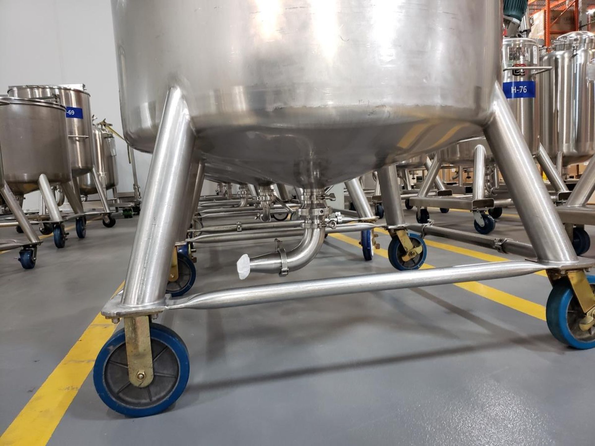 DCI 330 Gallon Stainless Steel Portable Mixing Tank | Rig Fee $175 - Image 5 of 5