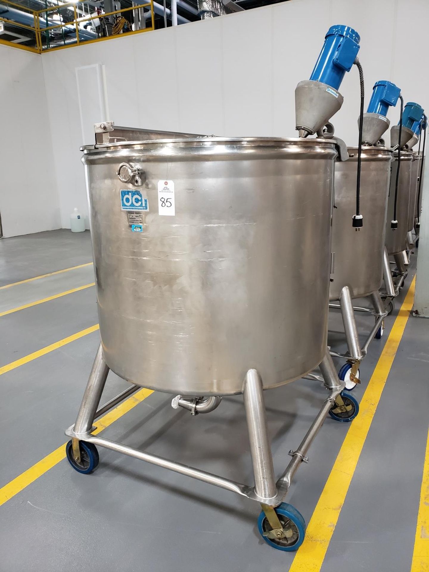 DCI 330 Gallon Stainless Steel Portable Mixing Tank | Rig Fee $175
