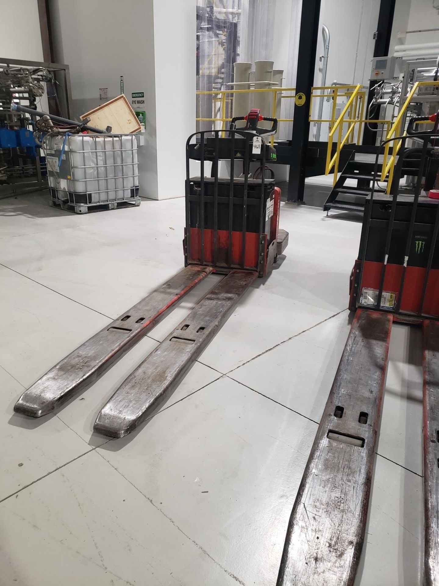 Raymond Electric Pallet Jack, 8000 Lb Capacity, 5587 Hours, M# 112TM-FRE80L W/ C&D | Rig Fee $100