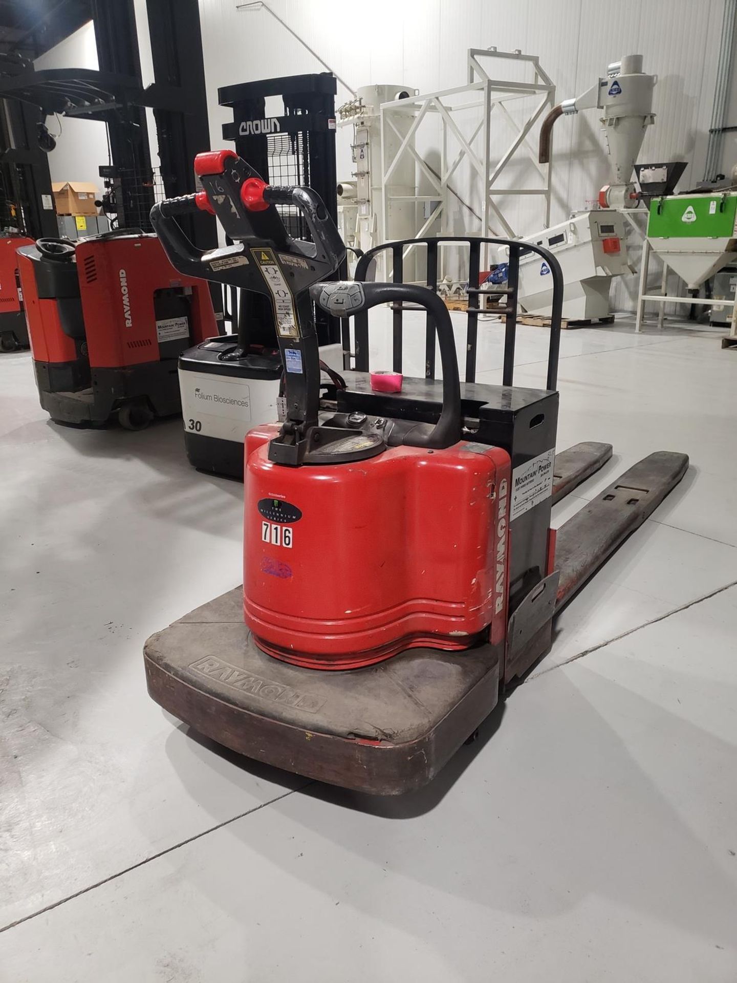 Raymond Electric Pallet Jack, 8000 Lb Capacity, 5097 Hours, M# 112TM-FRE80L, W/ C&D | Rig Fee $100 - Image 3 of 6