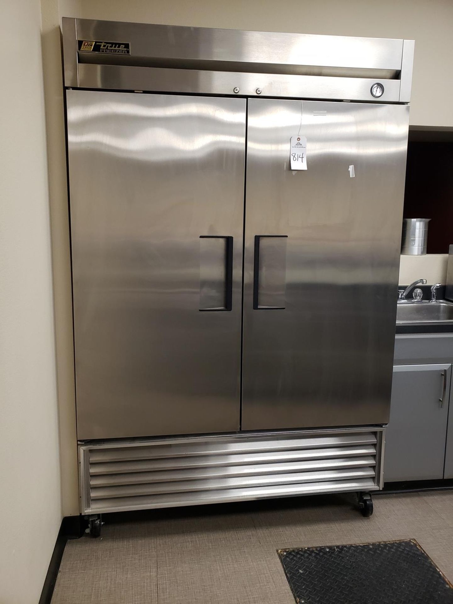 True Commercial Refrigerator, M# T-49F, S/N 1-3721835 | Rig Fee $350