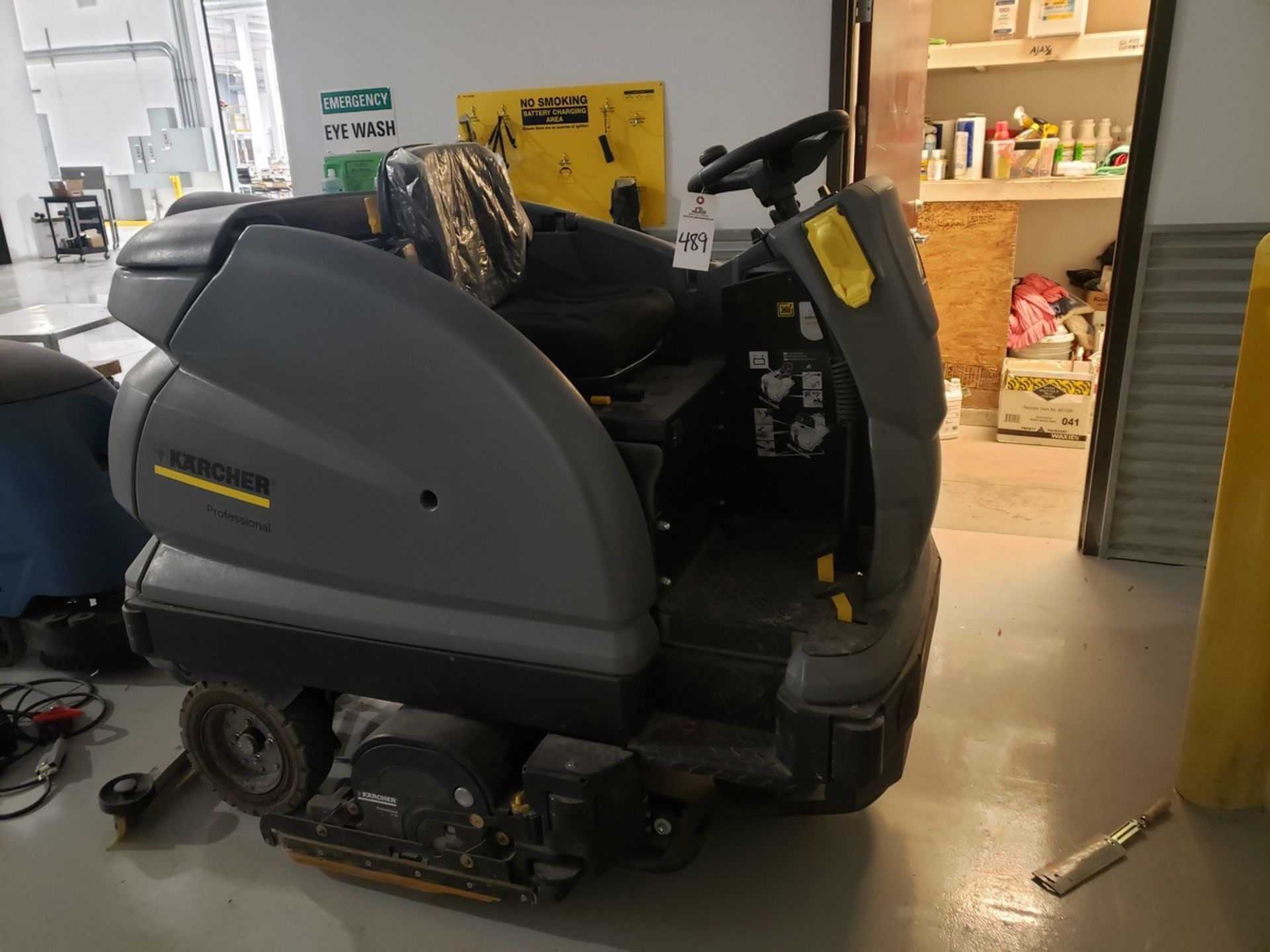 Karcher Floor Scrubber, M# B250R W/Battery Charger | Rig Fee $75